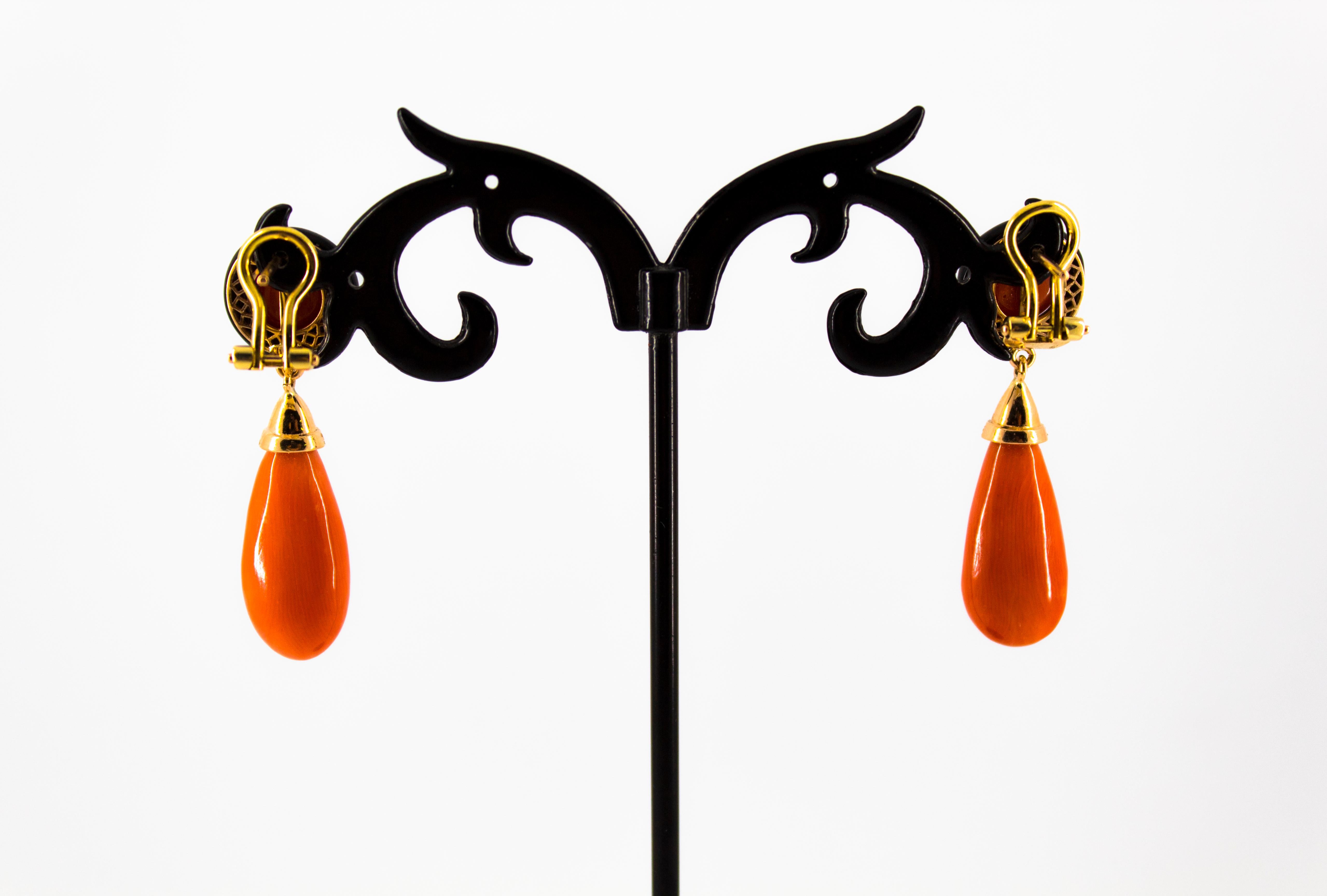 Ohrringe im Art déco-Stil mit mediterraner roter Koralle und weißem Diamant und Onyx in Gelbgold im Angebot 3