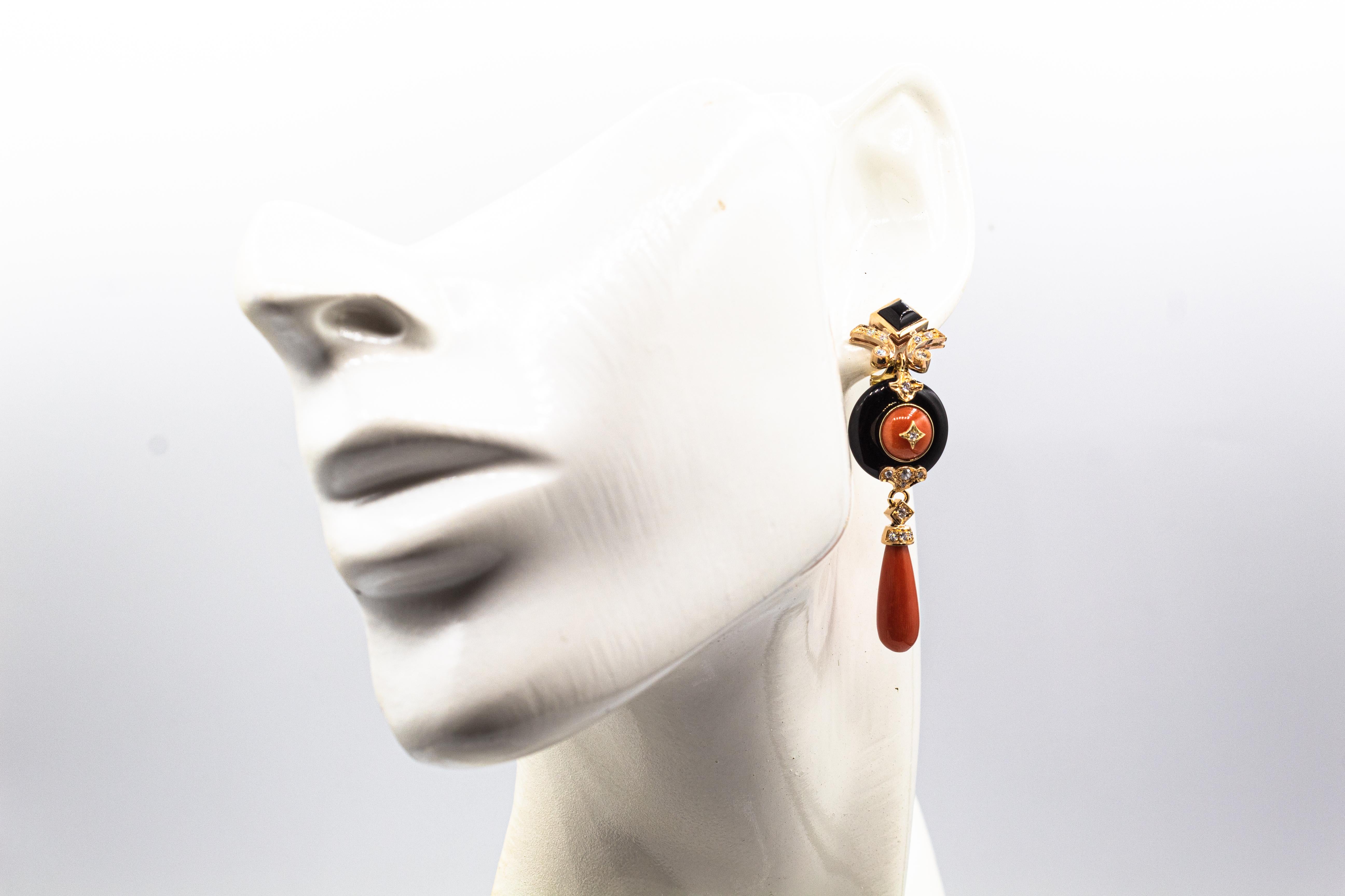 Boucles d'oreilles en or jaune de style Art déco avec corail rouge méditerranéen, diamants blancs et onyx en vente 3
