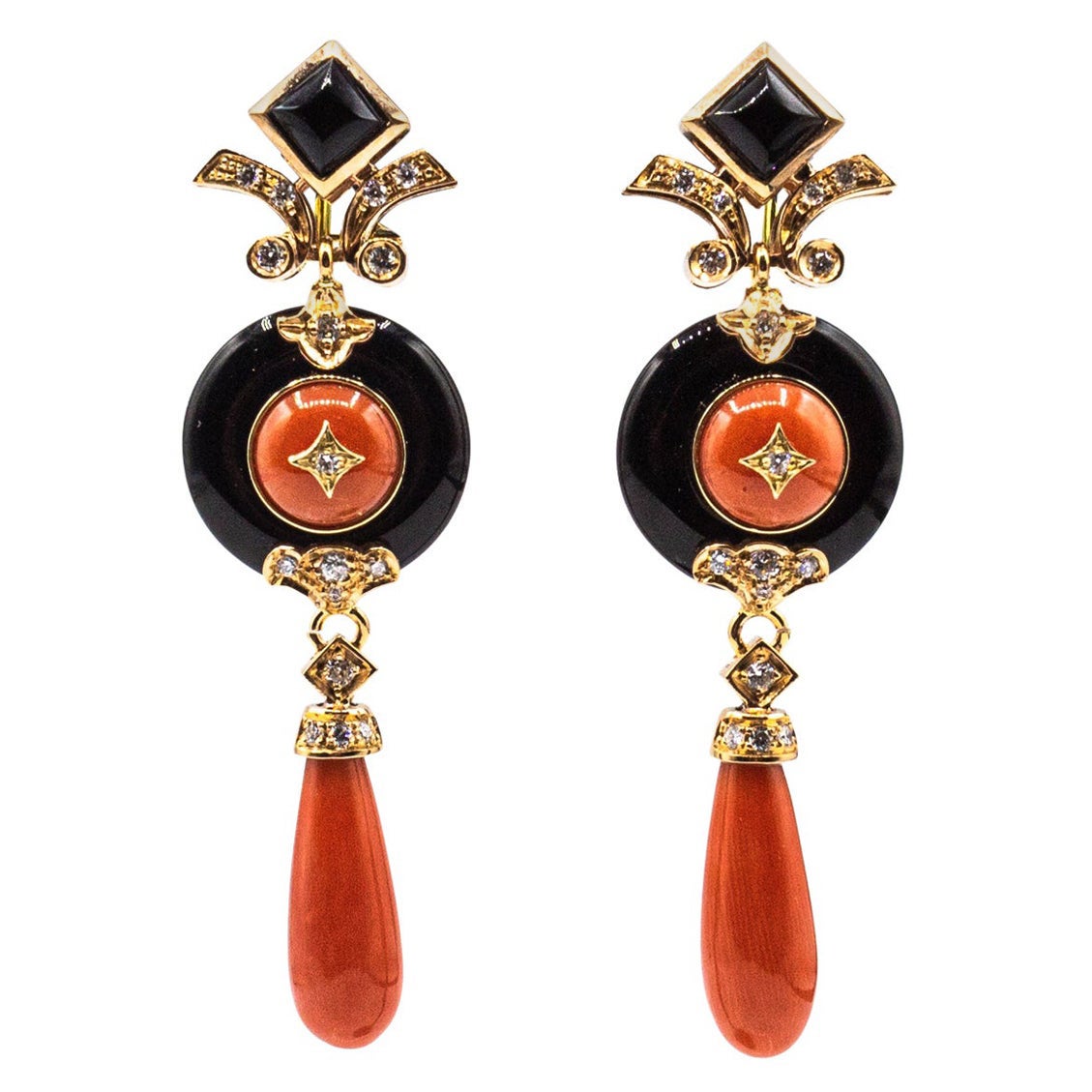 Orecchini in oro giallo in stile Art Déco Mediterraneo con corallo rosso, diamante bianco e onice