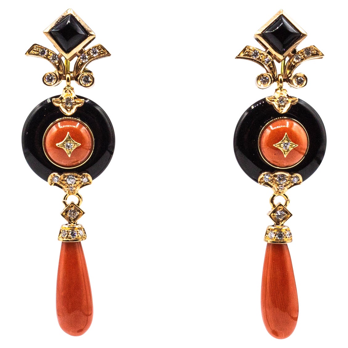 Boucles d'oreilles en or jaune de style Art déco avec corail rouge méditerranéen, diamants blancs et onyx