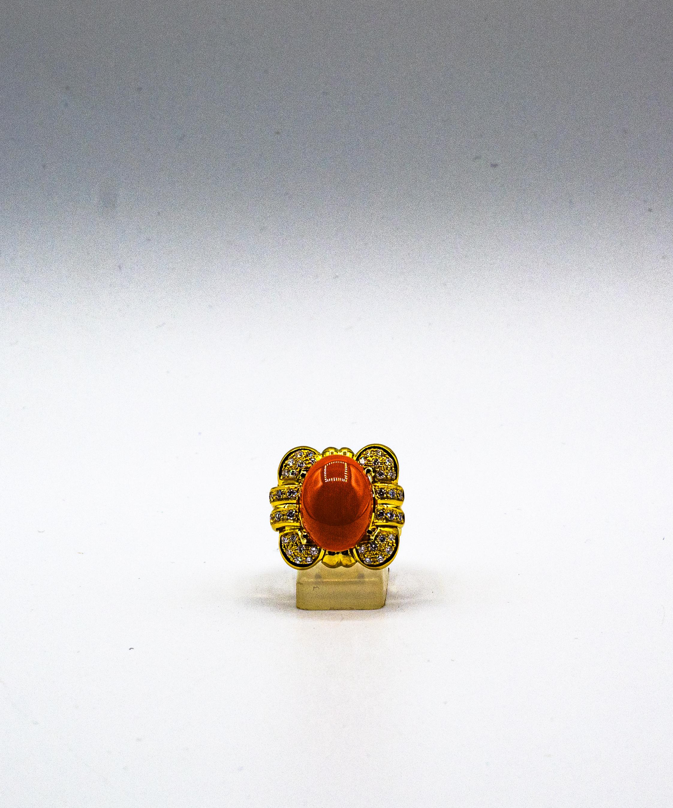 Bague cocktail de style Art déco en or jaune avec corail rouge méditerranéen et diamants blancs en vente 5