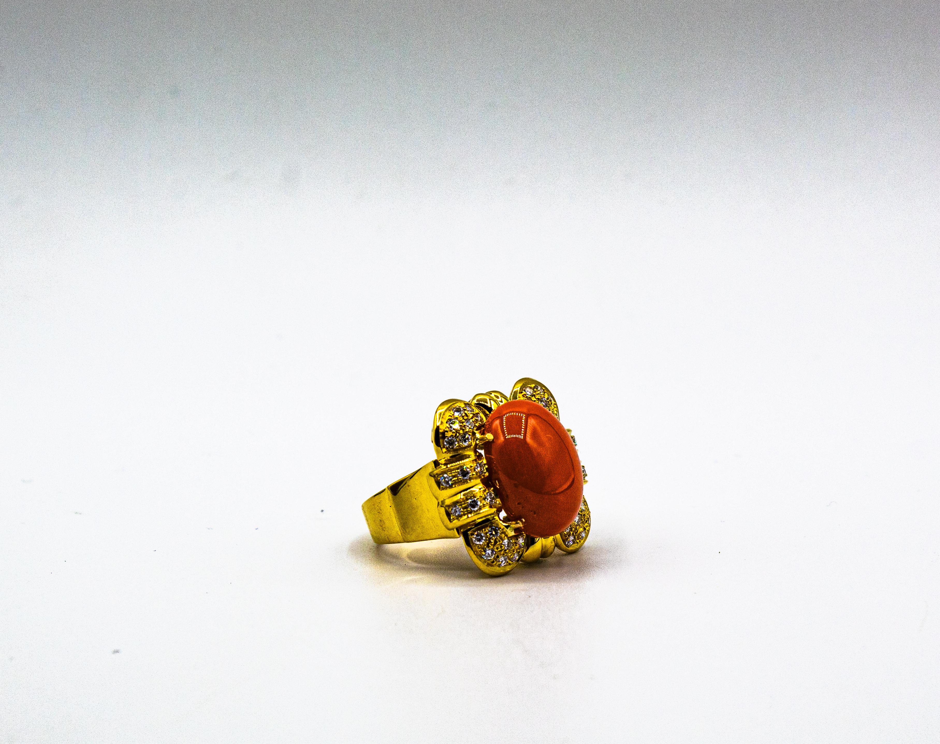 Bague cocktail de style Art déco en or jaune avec corail rouge méditerranéen et diamants blancs en vente 11