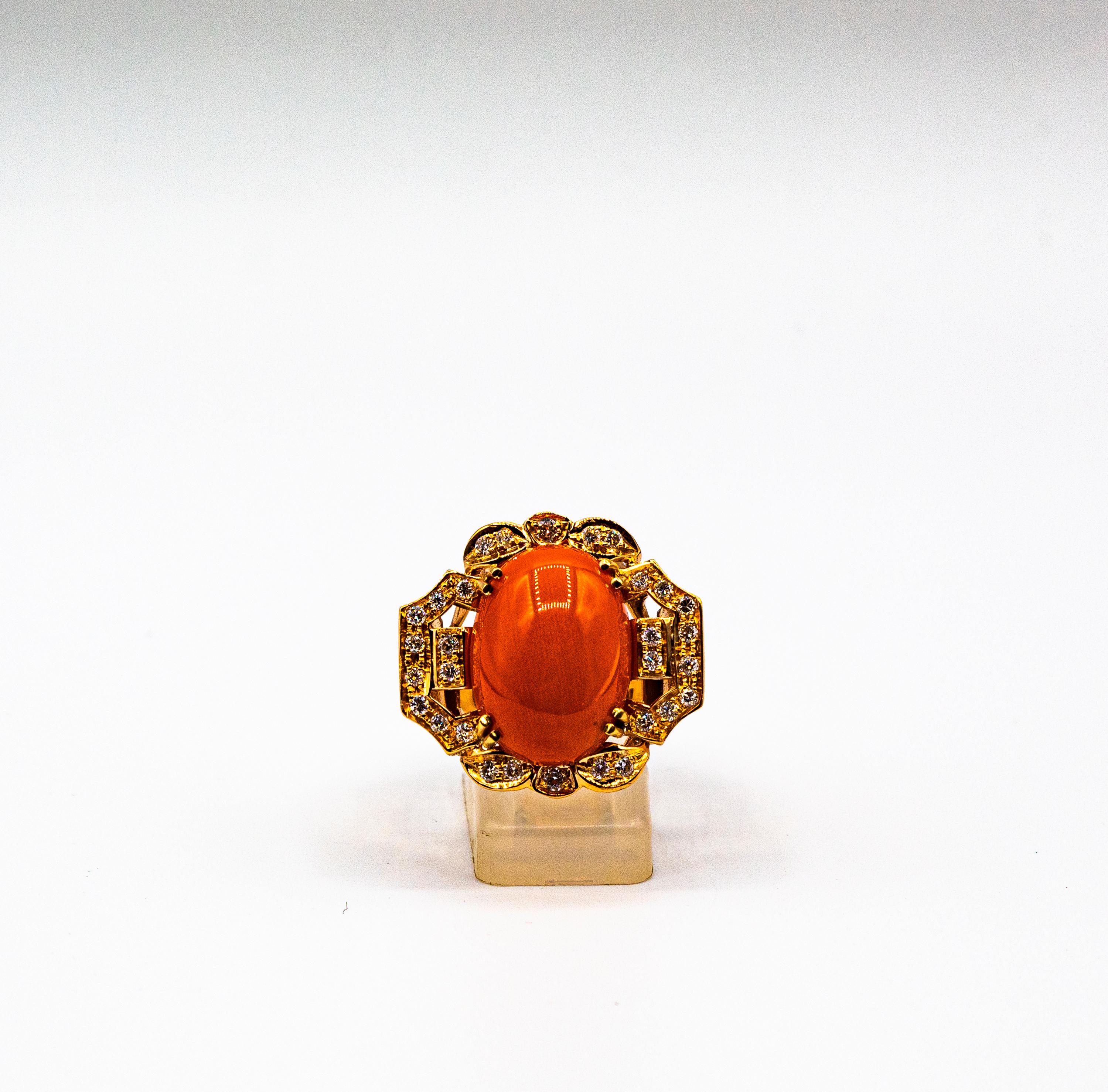 Gelbgold-Cocktailring im Art-déco-Stil mit mediterraner roter Koralle und weißem Diamant für Damen oder Herren im Angebot