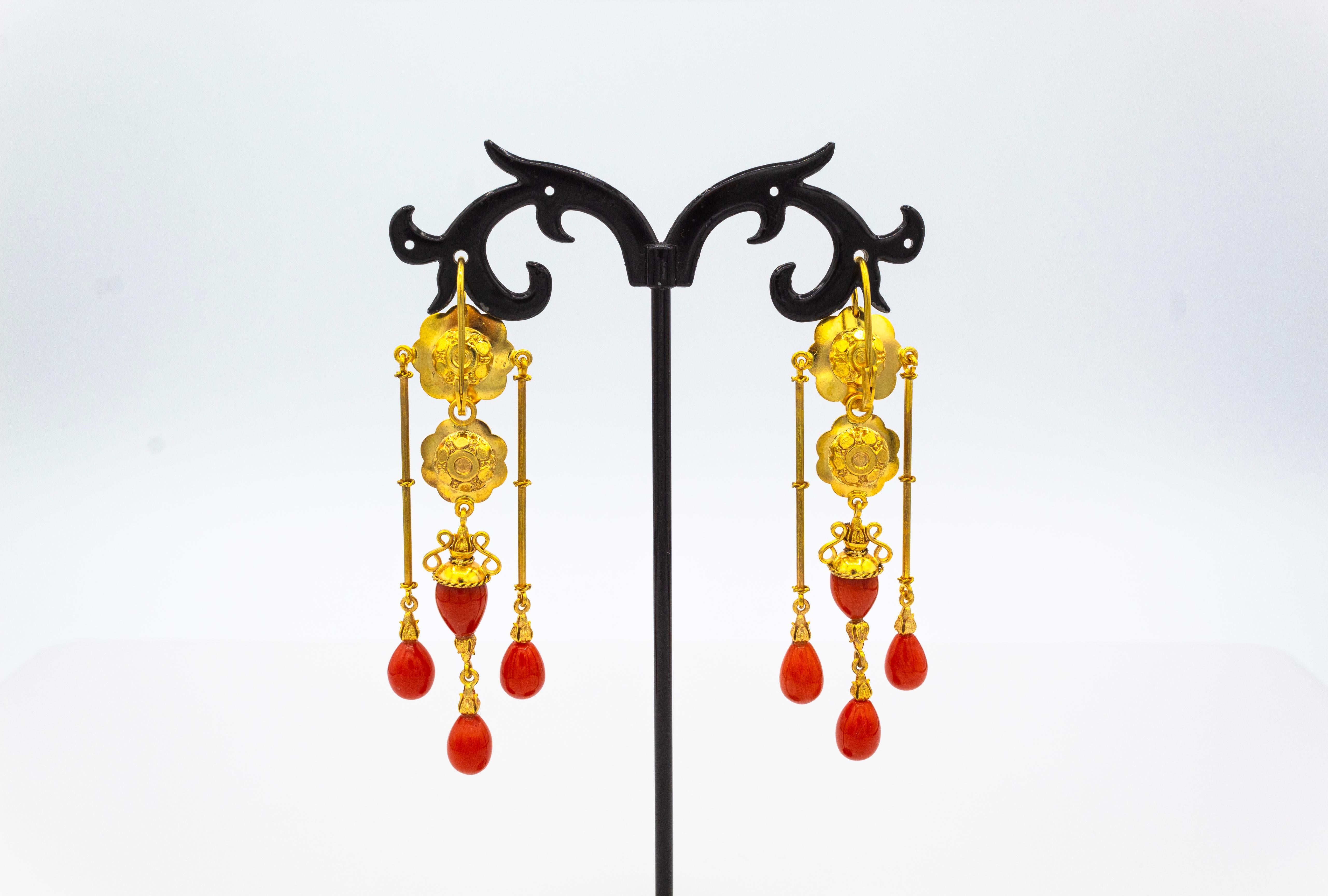 Art Deco Style Mediterranean Red Coral White Diamond Yellow Gold Drop Earrings In New Condition For Sale In Naples, IT