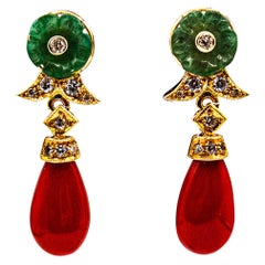 Orecchini a perno in oro giallo con diamante bianco e corallo rosso mediterraneo in stile Art Deco