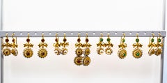 Boucles d'oreilles en goutte de style Art déco en or jaune avec micro-perles de 0.70 carat et rubis
