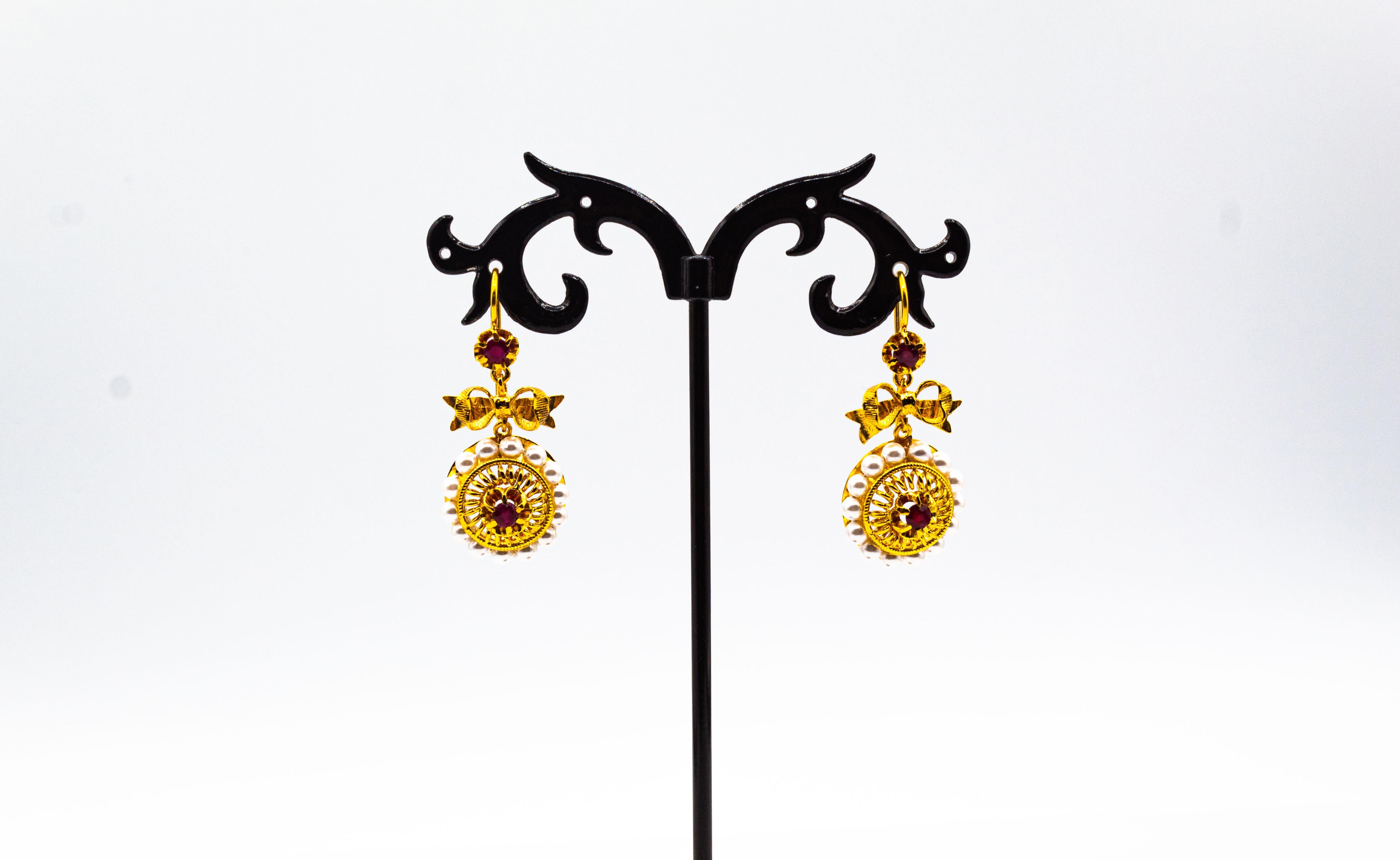 Boucles d'oreilles en goutte de style Art déco en or jaune avec micro-perles de 0.70 carat et rubis en vente 2