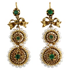 Clous d'oreilles en or jaune de style Art déco avec micro-perles de 1.00 carat et émeraudes