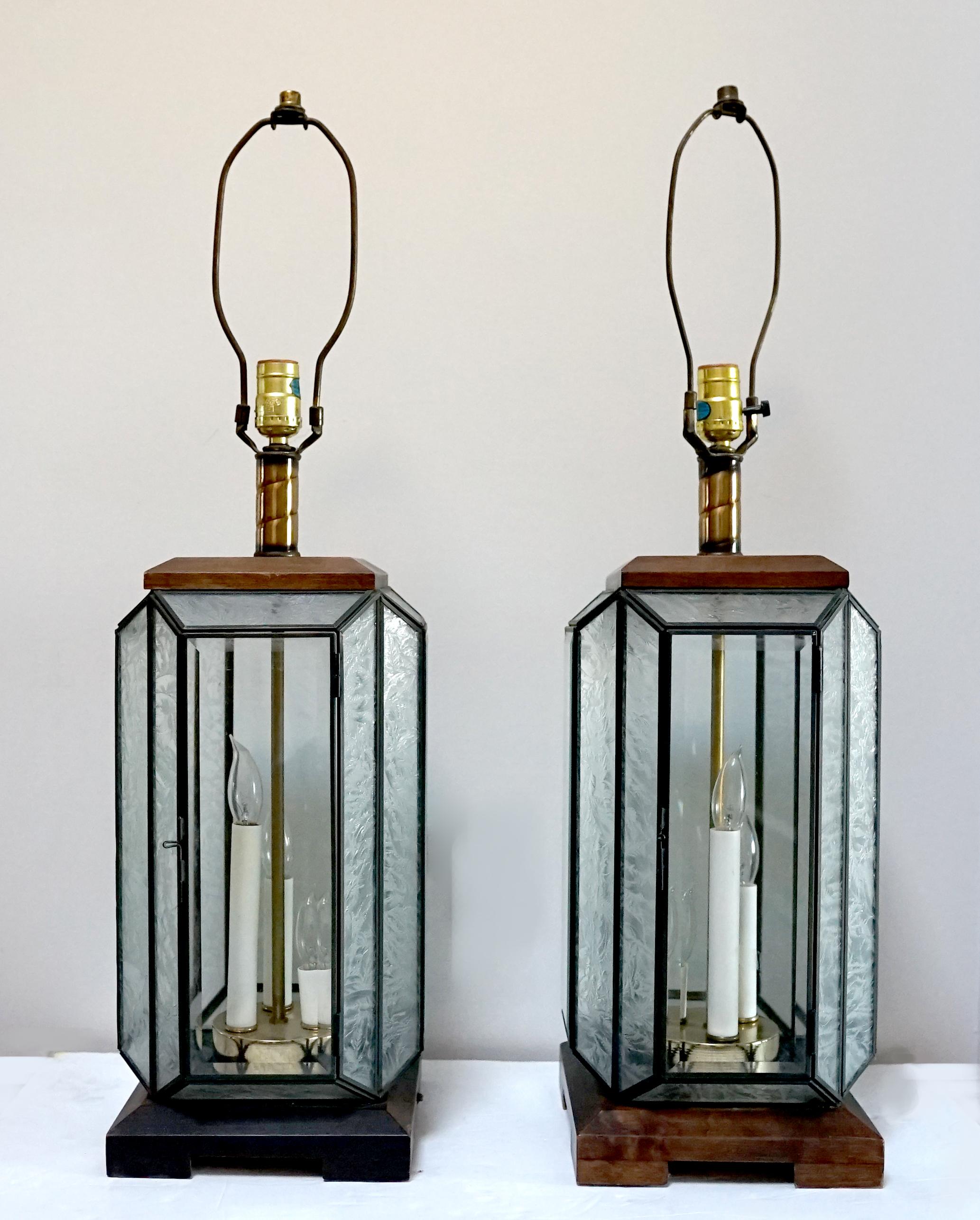 Art Deco Stil Mid Century Geätztes Glas Blei Tisch Laterne Lampe (Art déco) im Angebot