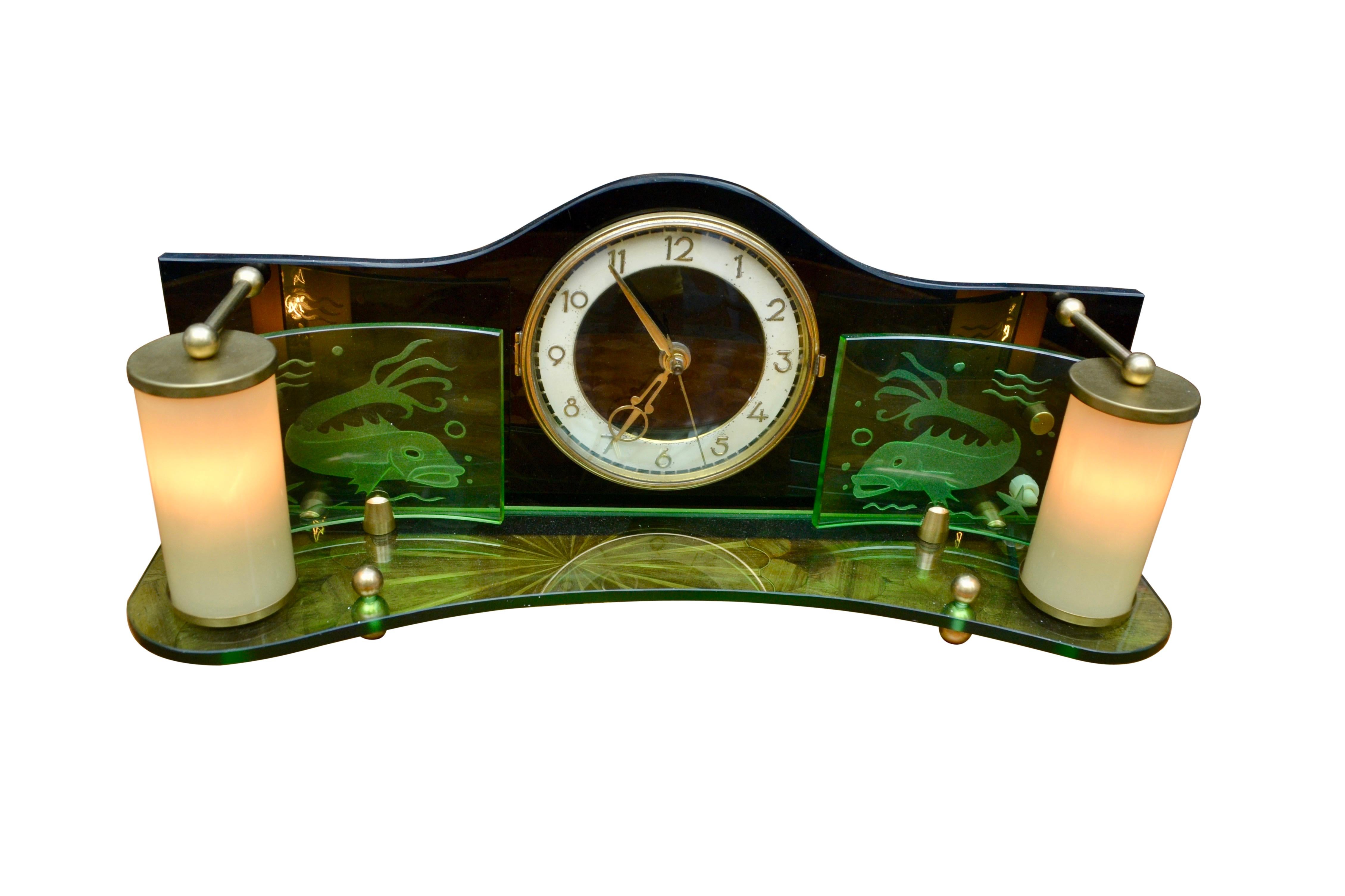 Buriné Horloge de bureau Art déco du milieu du siècle Jacob Palmtag en vente