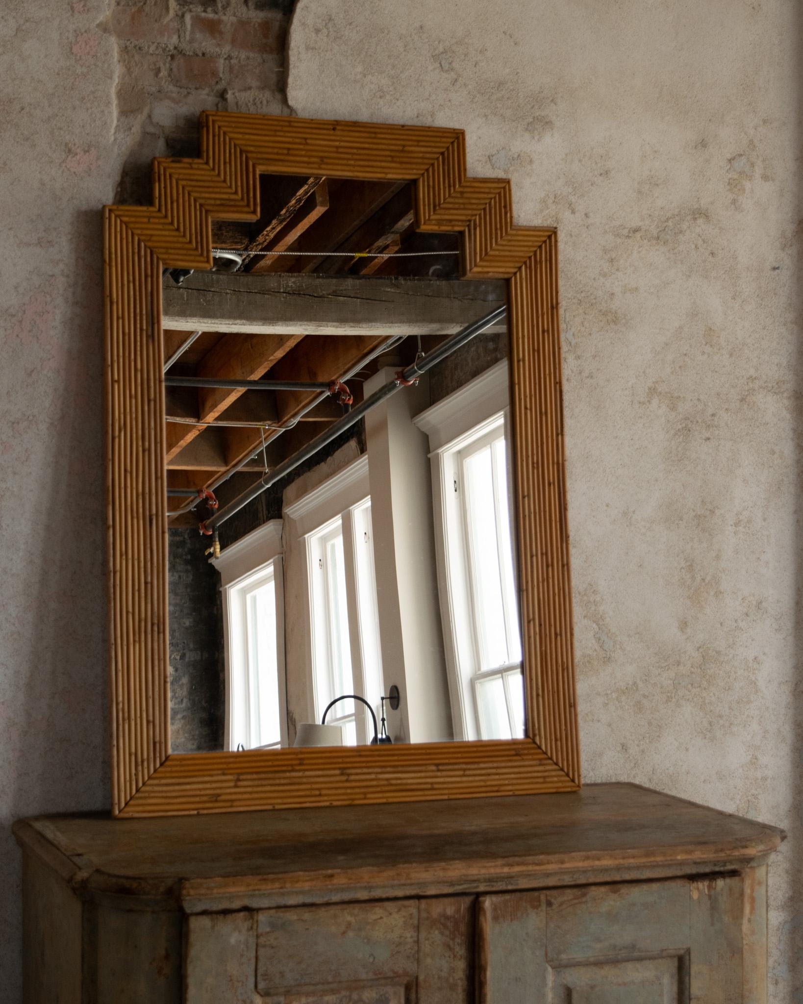 A very nice scale reeded art deco mirror. The piece is in really good vintage condition. The mirror is clear without flaws. French, circa 1960. 