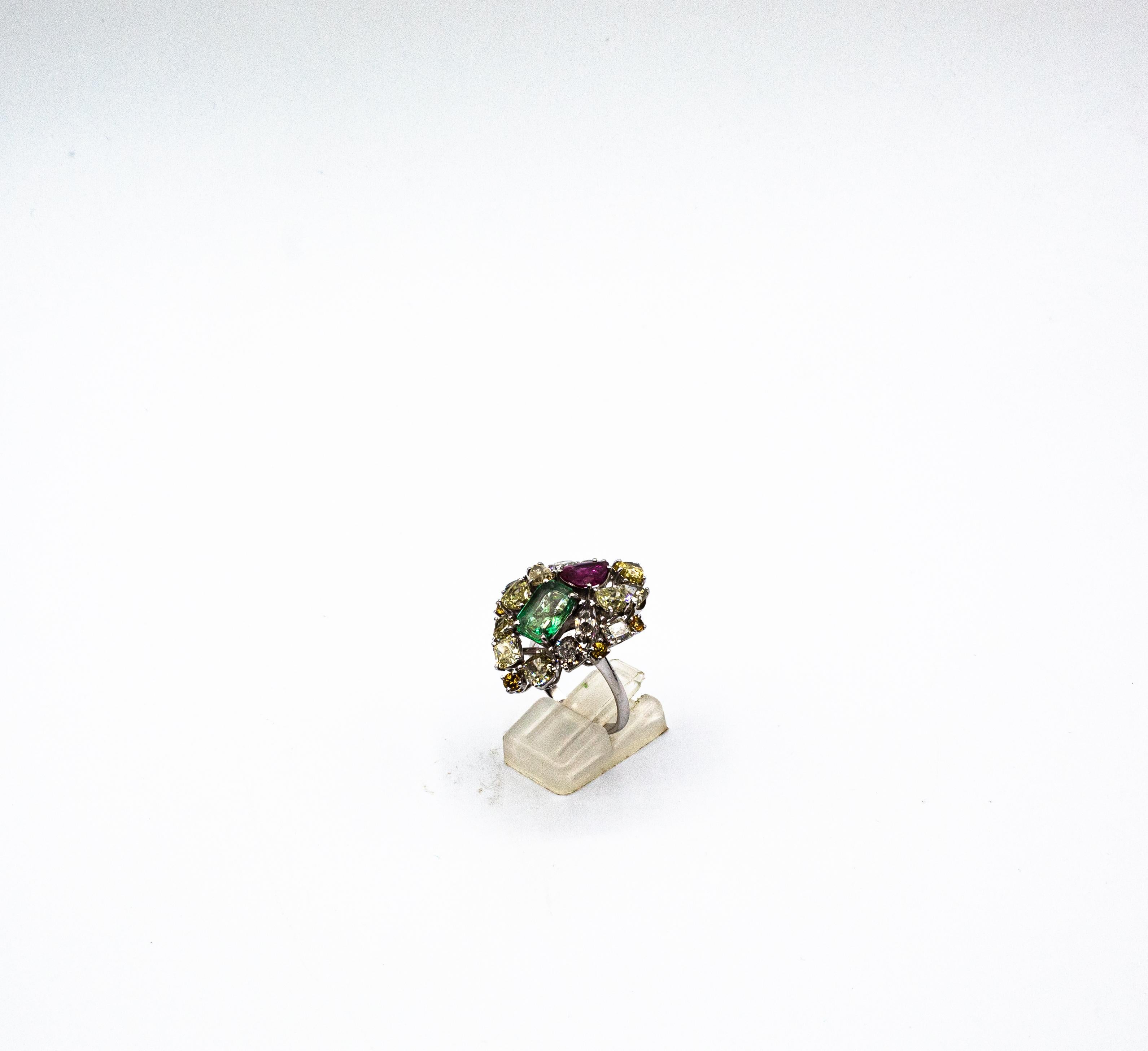 Art Deco Stil Gemischter Schliff Diamant Smaragd Birnenschliff Rubin Weißgold Cocktail Ring im Zustand „Neu“ in Naples, IT