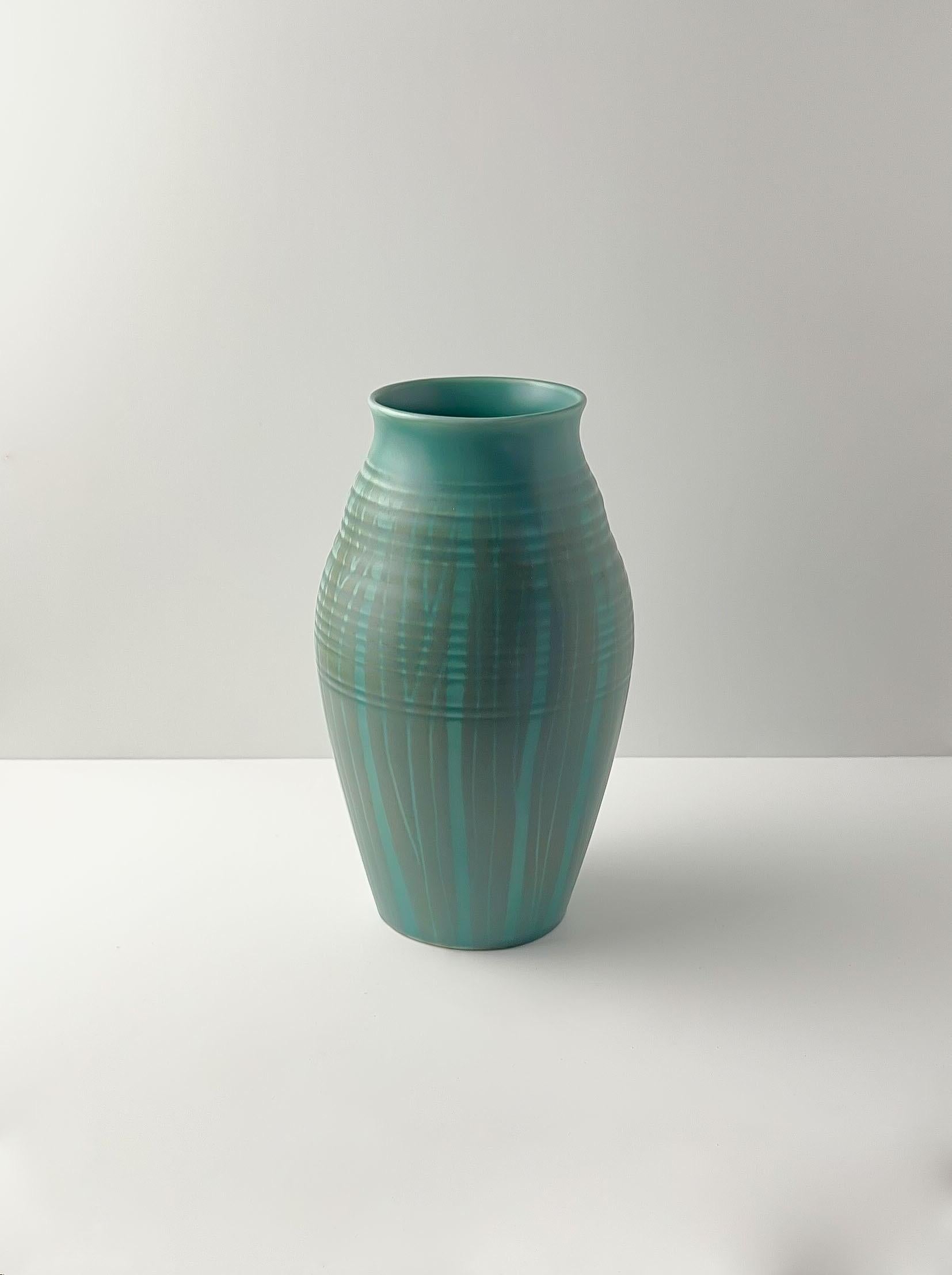 Türkis-grüne und grüne modernistische Keramikvase von Beswick, England, ca. 1950er Jahre (Gebrannt) im Angebot