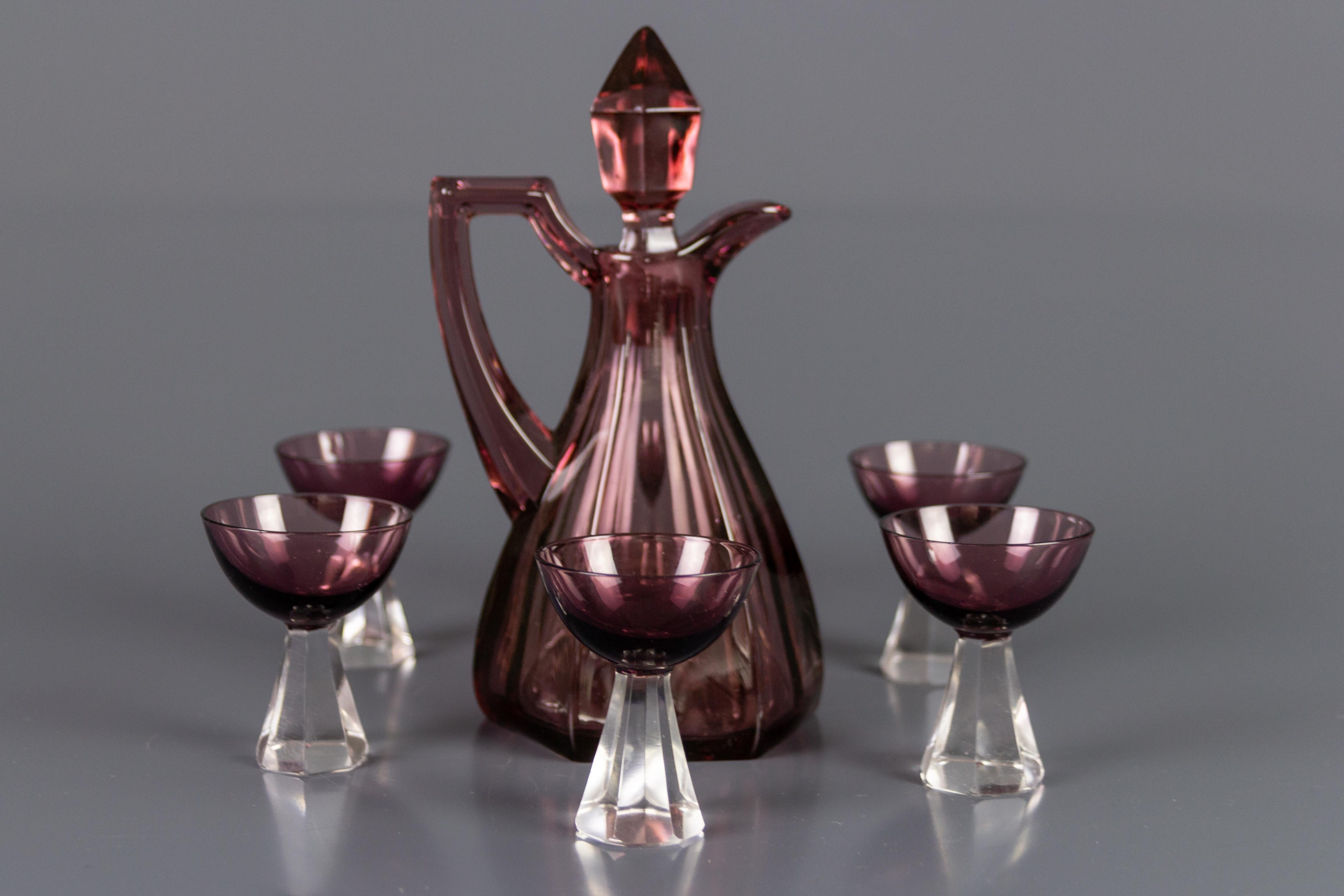 Art Deco Style Mulberry Color Glass Decanter and Six Glasses Set For Sale 1