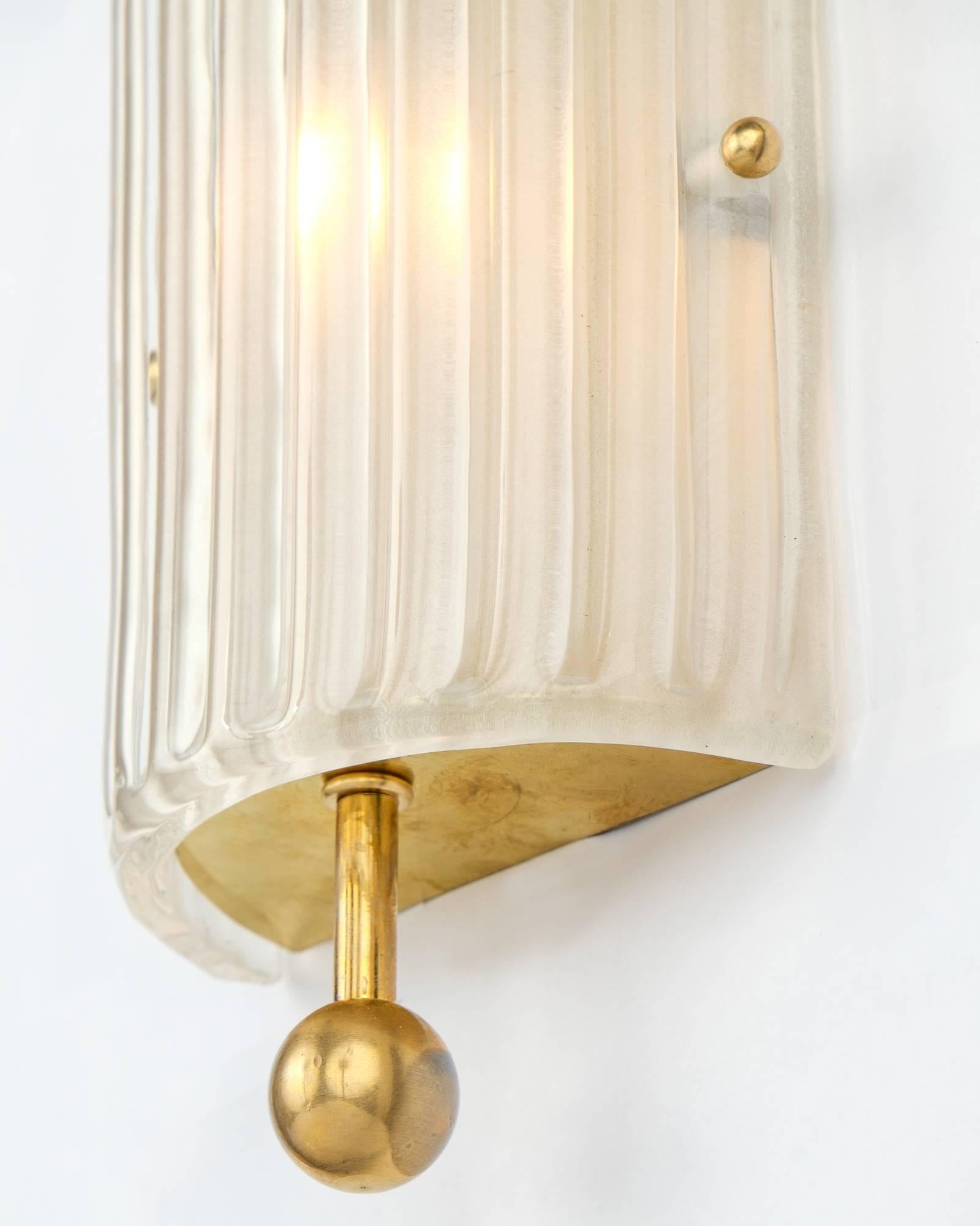 Italiano Applique in vetro di Murano e ottone in stile Art Déco in vendita