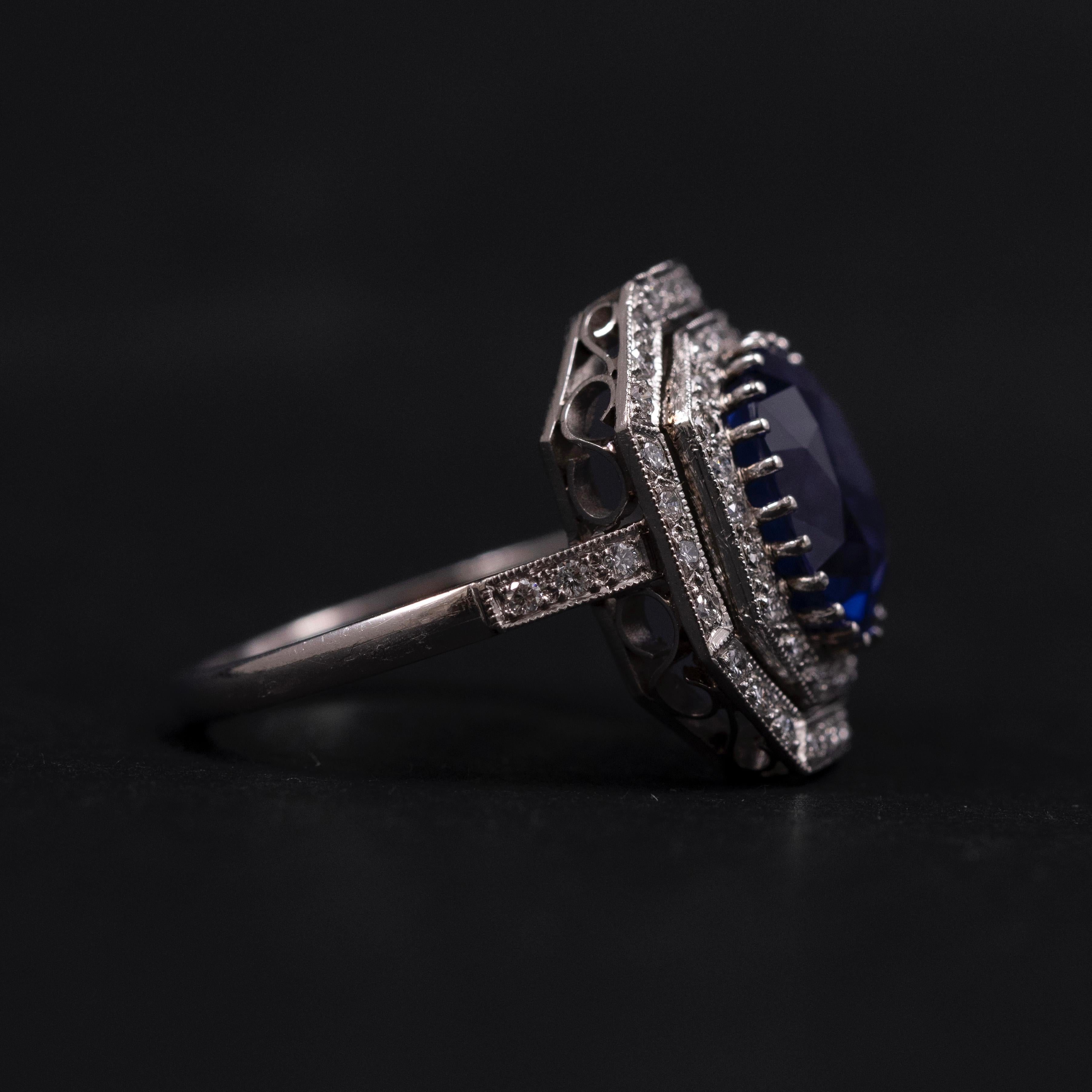 Moderno Anello di fidanzamento in stile Art Deco con zaffiro naturale di Ceylon senza calore, in platino in vendita