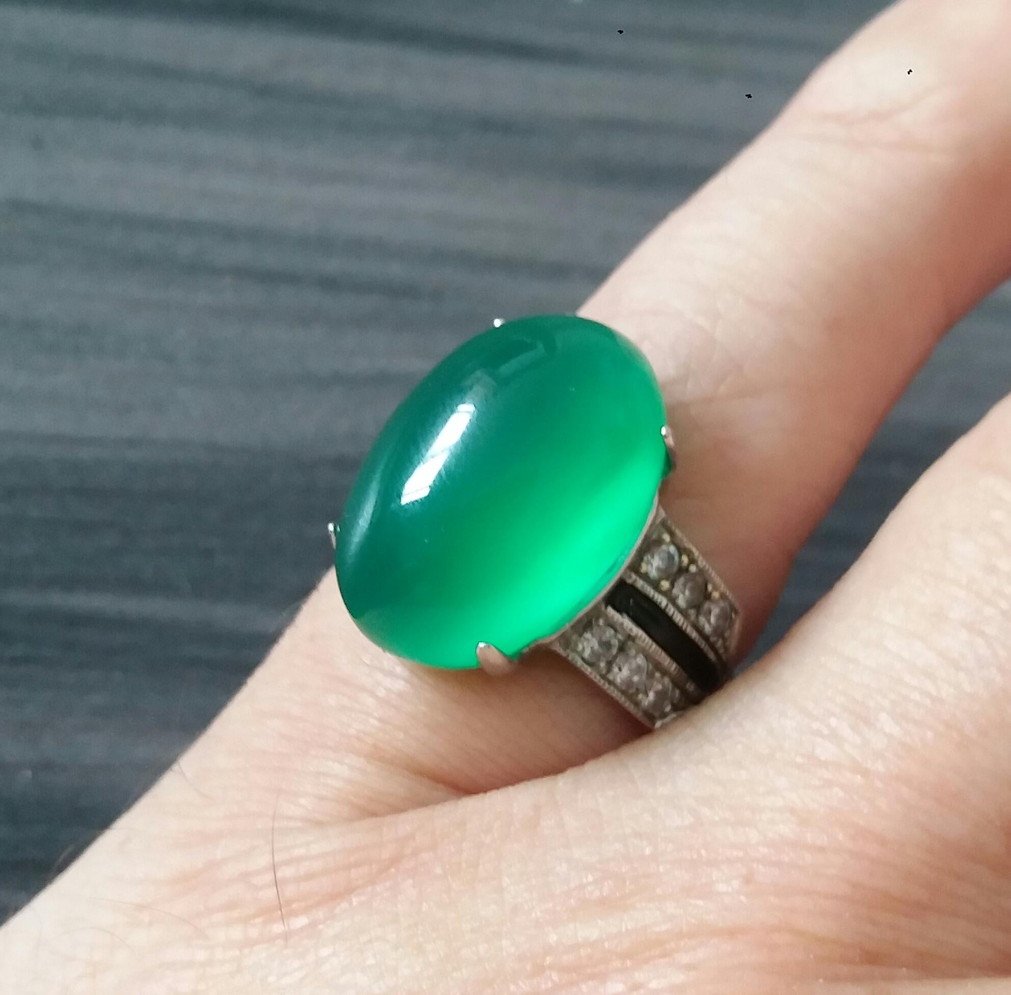 Art Deco Style Natural Green Onyx Cab Gold Diamonds Black Enamel Cocktail Ring For Sale 4