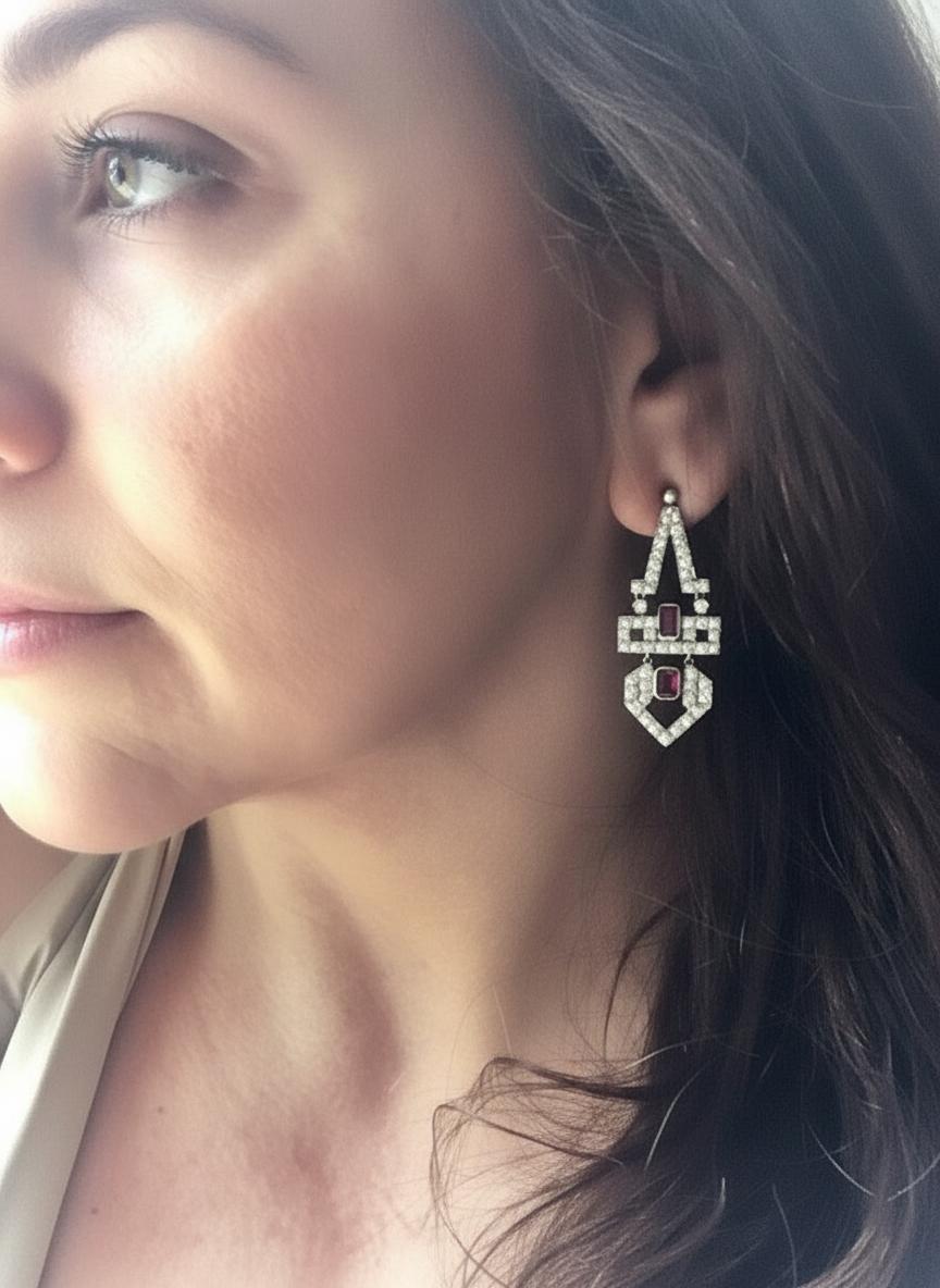 Spektakuläre Art Deco Stil 8,0 Karat natürlichen Rubin Diamant Platin baumeln Tropfen Ohrringe
Gesamtgewicht der Diamanten: ca. 4,00ct  VS-S1(106 eingefasste Diamanten)
Diese Ohrringe enthalten 4 echte Rubine im Smaragdschliff
Gesamt Rubin Gewicht :