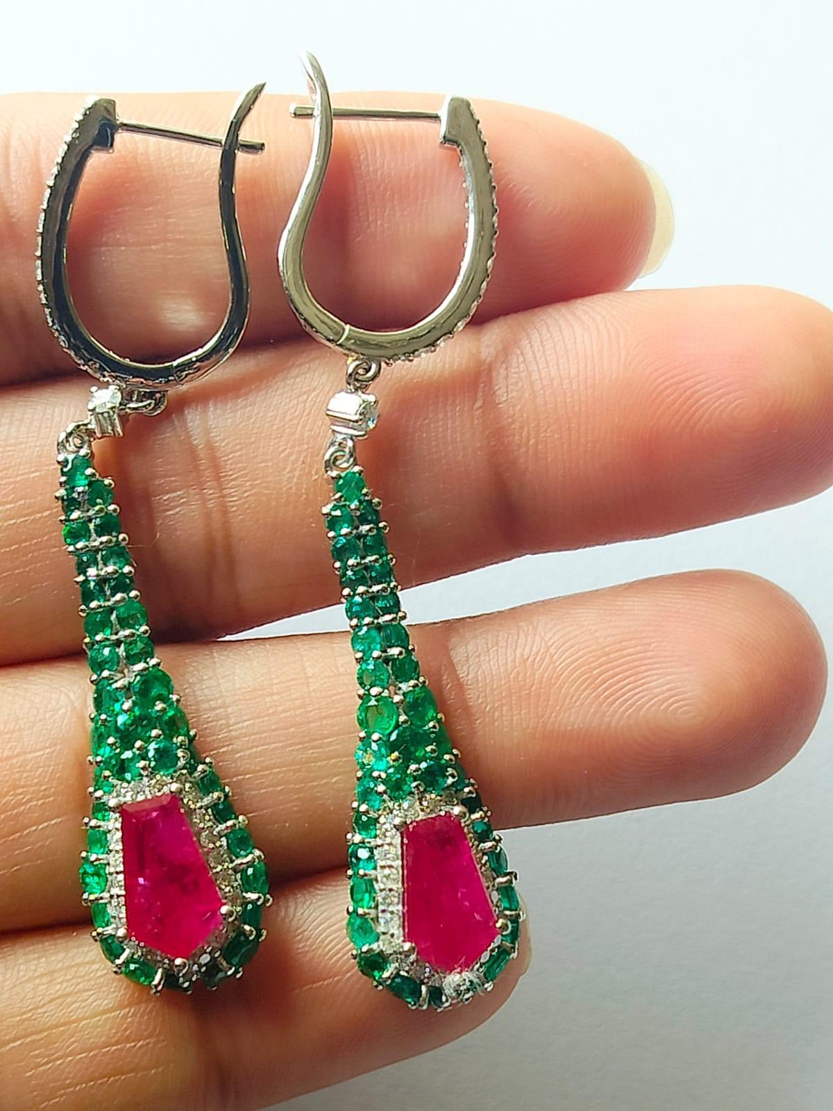 Women's Art Deco style, natural  Ruby, Emerald & Diamonds Chandelier Earrings For Sale