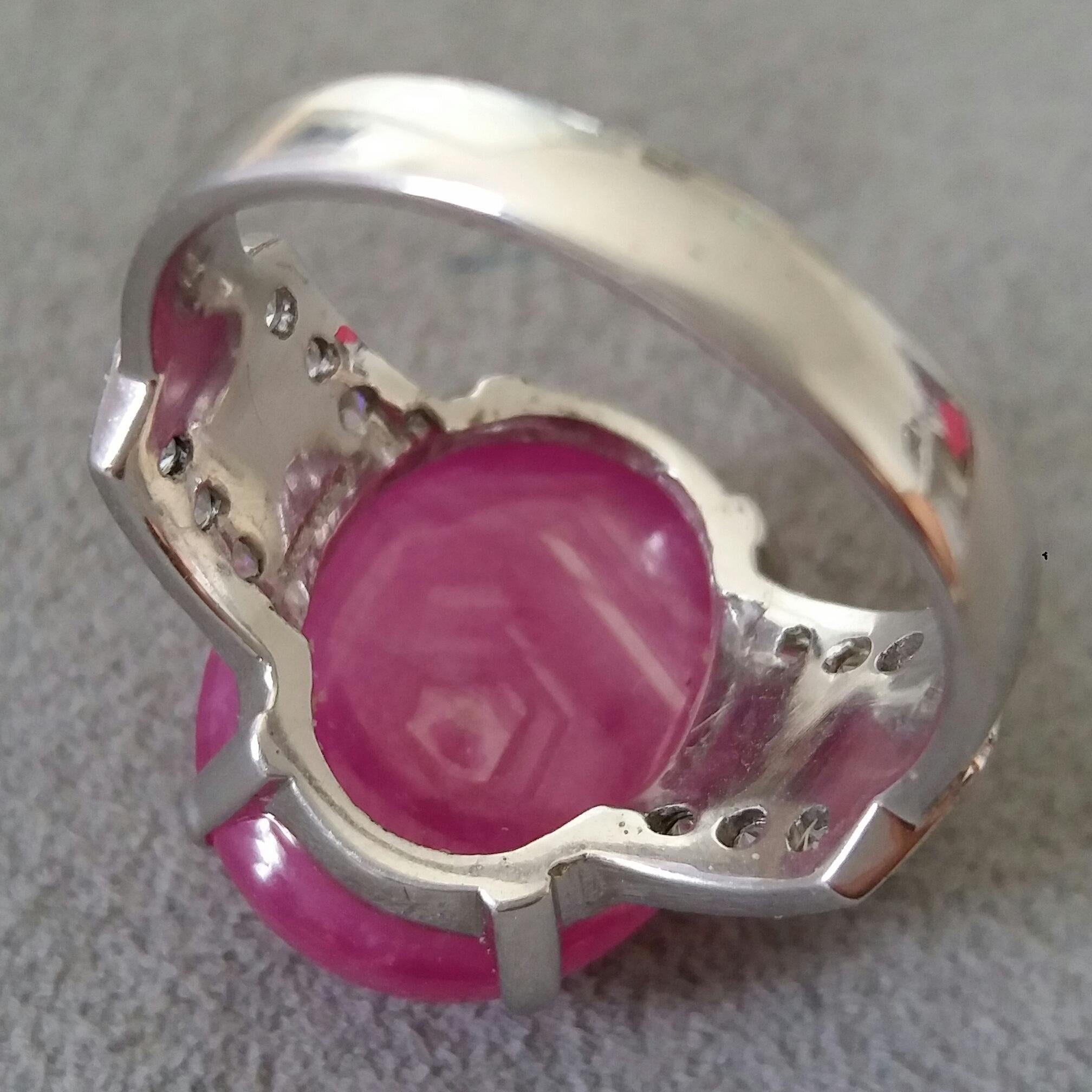 Art Deco Style Natural Ruby Oval Cab Gold Diamonds Black Enamel Cocktail Ring For Sale 2
