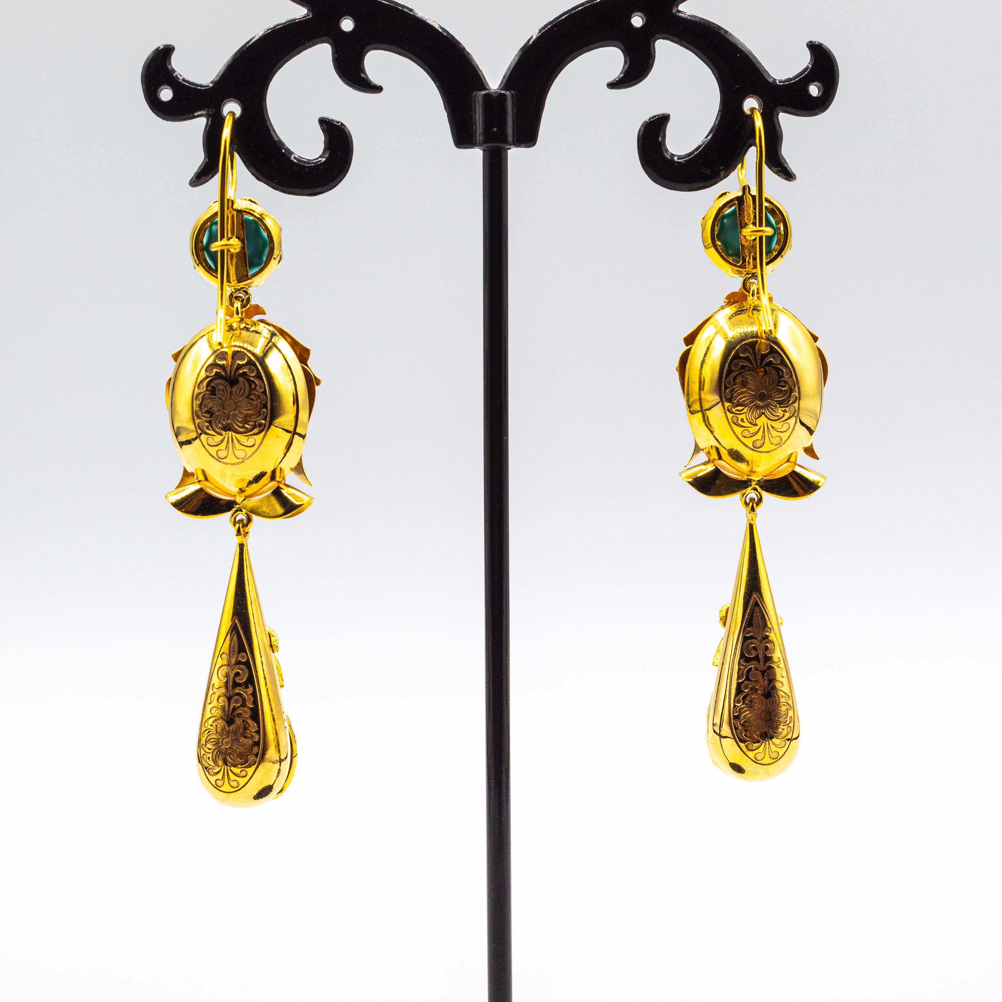 Taille rose Boucles d'oreilles en or jaune de style Art Déco Turquoise Naturelle Moder Emeraude taille ronde en vente