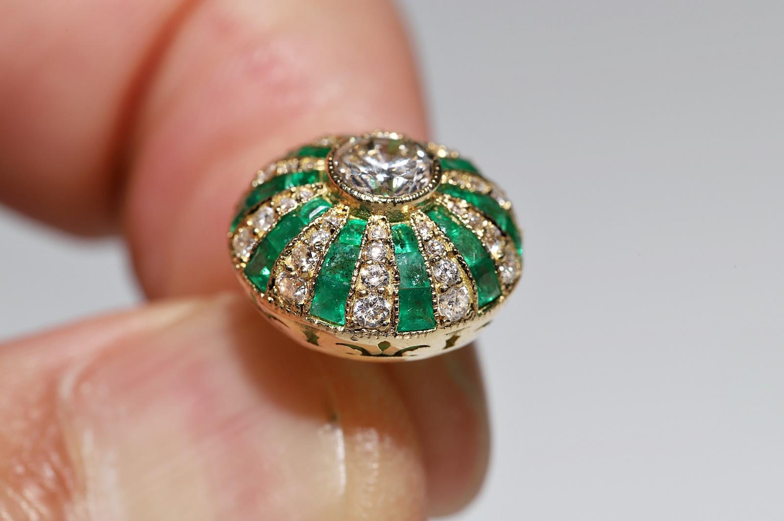New Made 18k Gold Natural Diamond And Caliber Emerald Earring For Sale 4