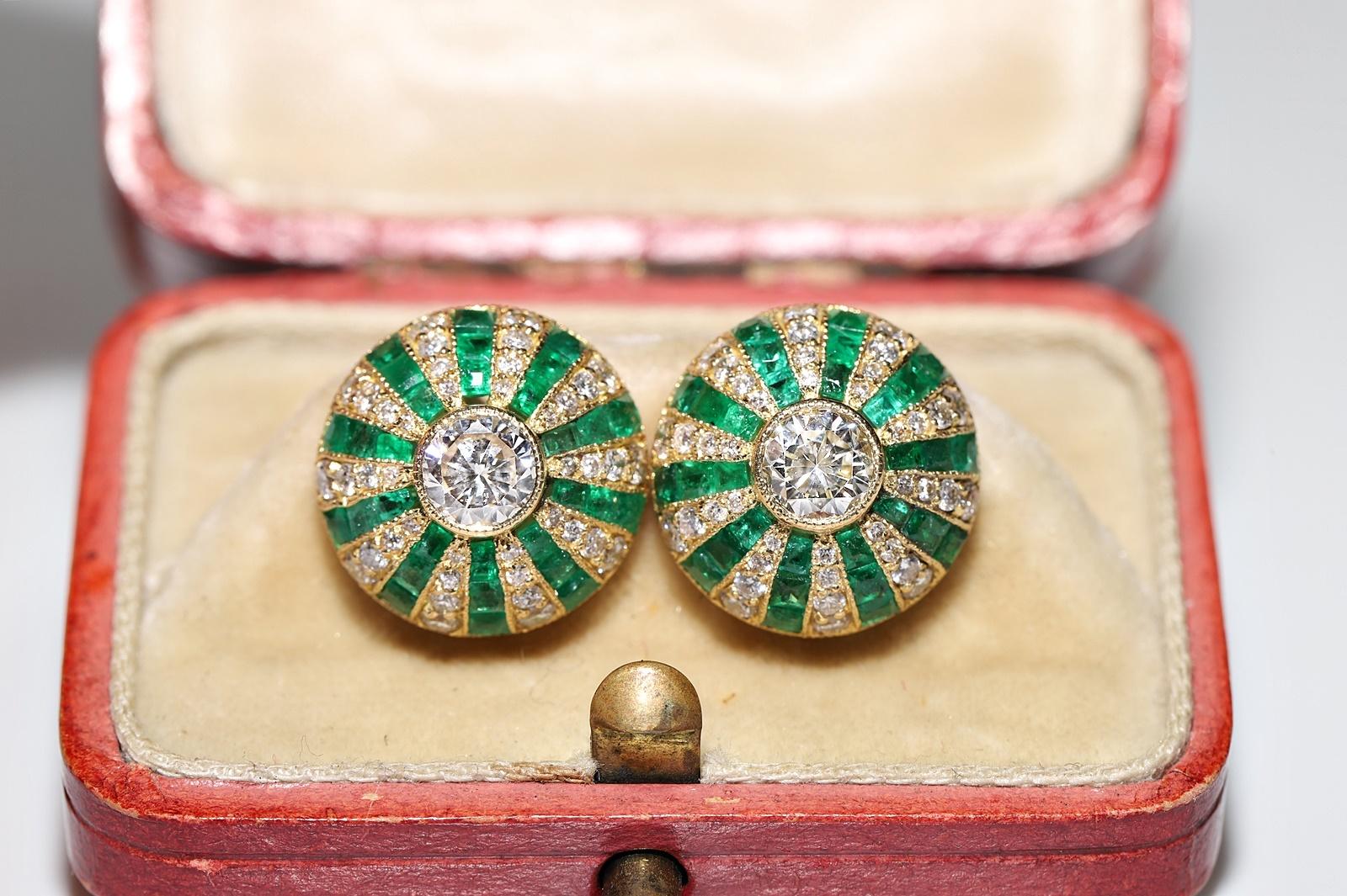 New Made 18k Gold Natural Diamond And Caliber Emerald Earring For Sale 5