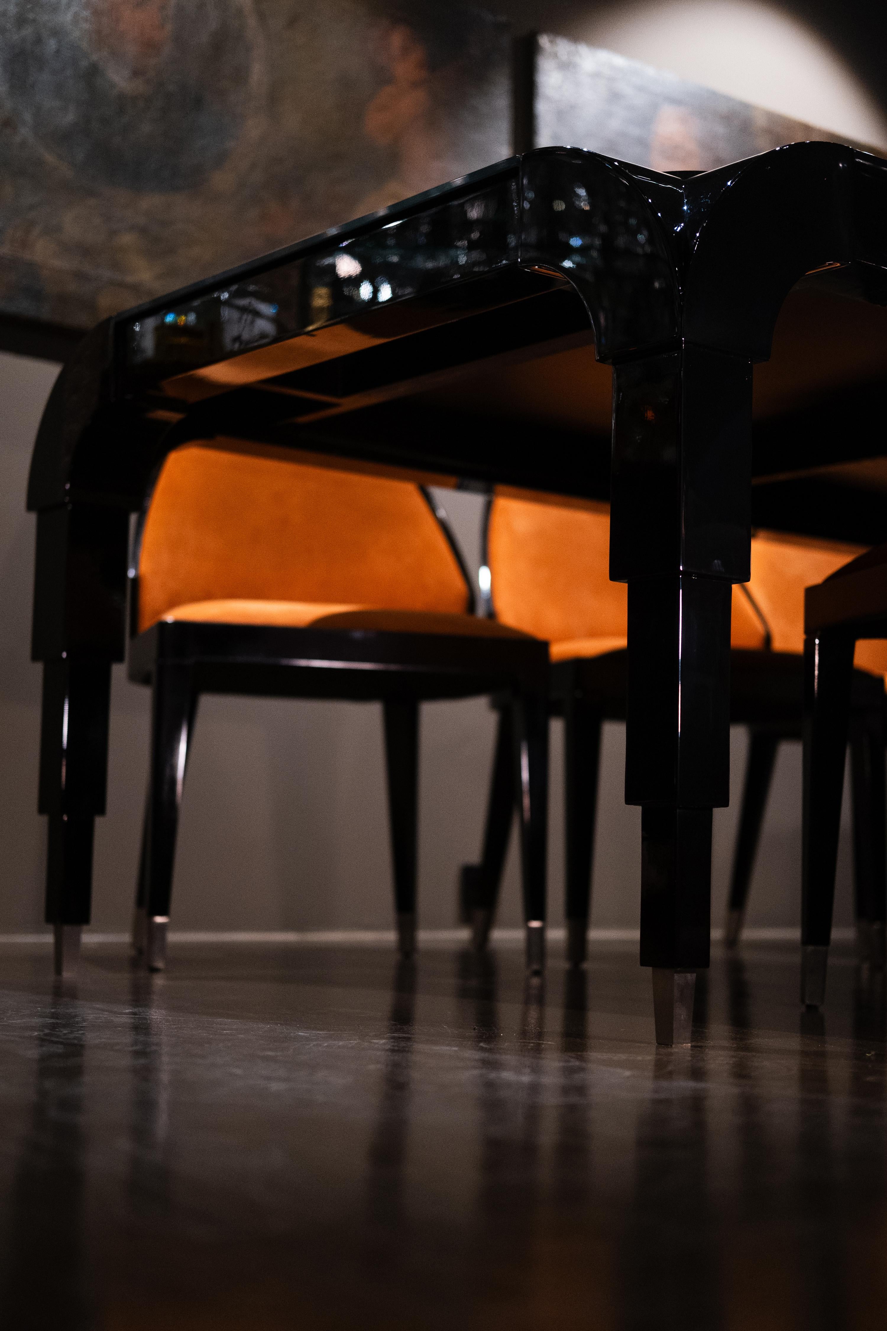 Mesa Nueva York estilo Art Déco con patas inspiradas en los rascacielos Turco en venta