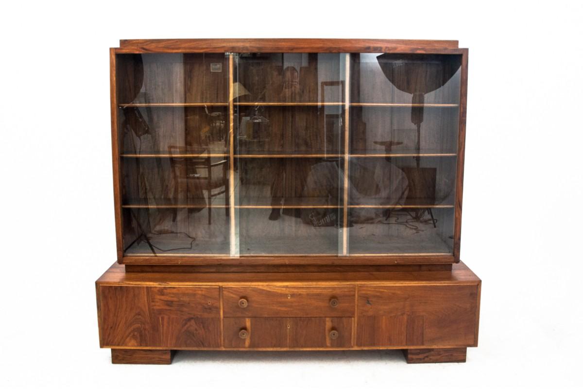 Art Deco style office set from around 1930 consisting of a desk, bookcase and armchair.
Made of walnut wood probably in Germany in 1930-1940s.
Furniture in very good condition, professionally renovated.
Dimensions:
Library: height 185 cm / width 217