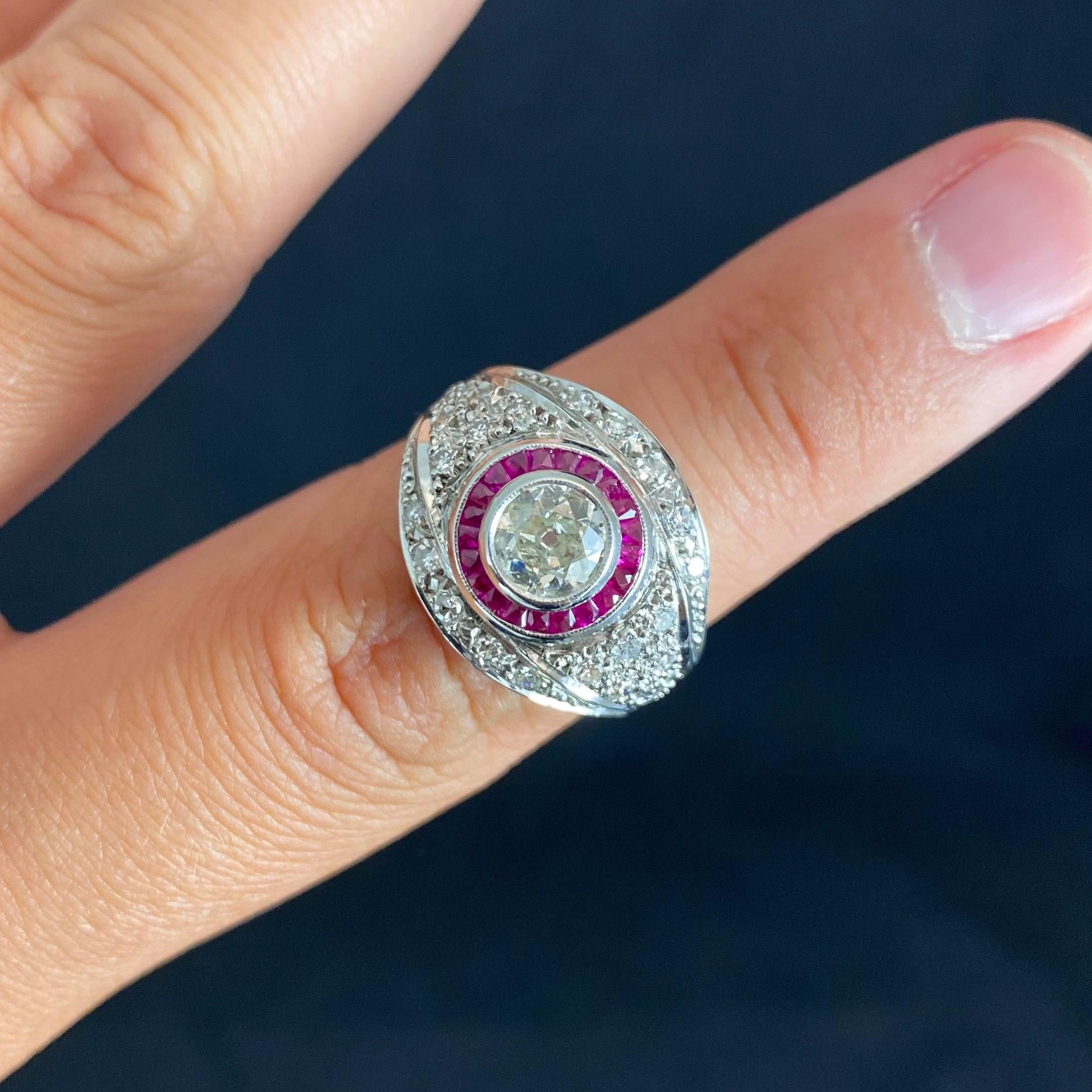 Art Deco Style Old European Diamond Ruby White Gold Bombe Target Engagement Ring In Good Condition For Sale In Lisbon, PT