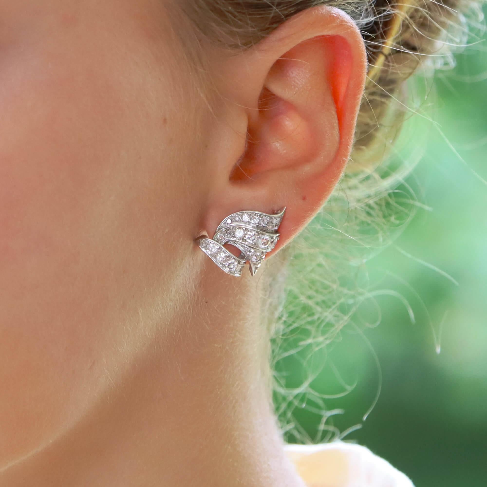 Ohrringe im Art déco-Stil mit Diamantschliff im Altminenschliff, gefasst in Platin (Retro) im Angebot