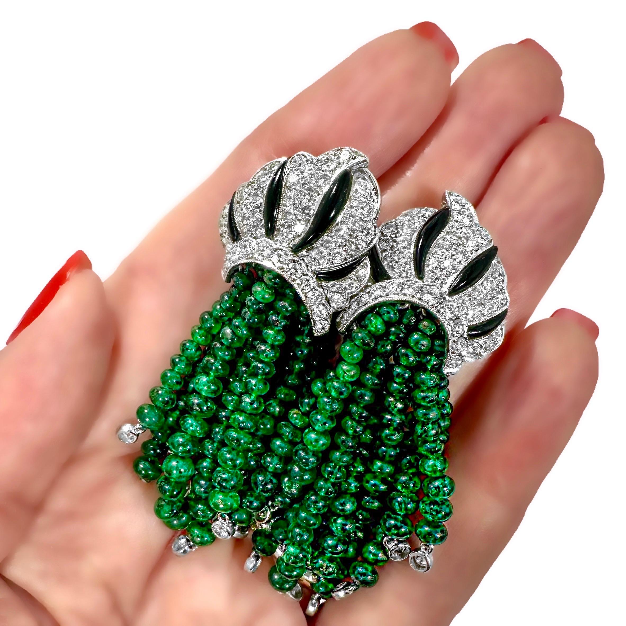 Ohrhänger im Art-Déco-Stil, Onyx, Diamant und Smaragdperlen in Platin & 18K Damen im Angebot