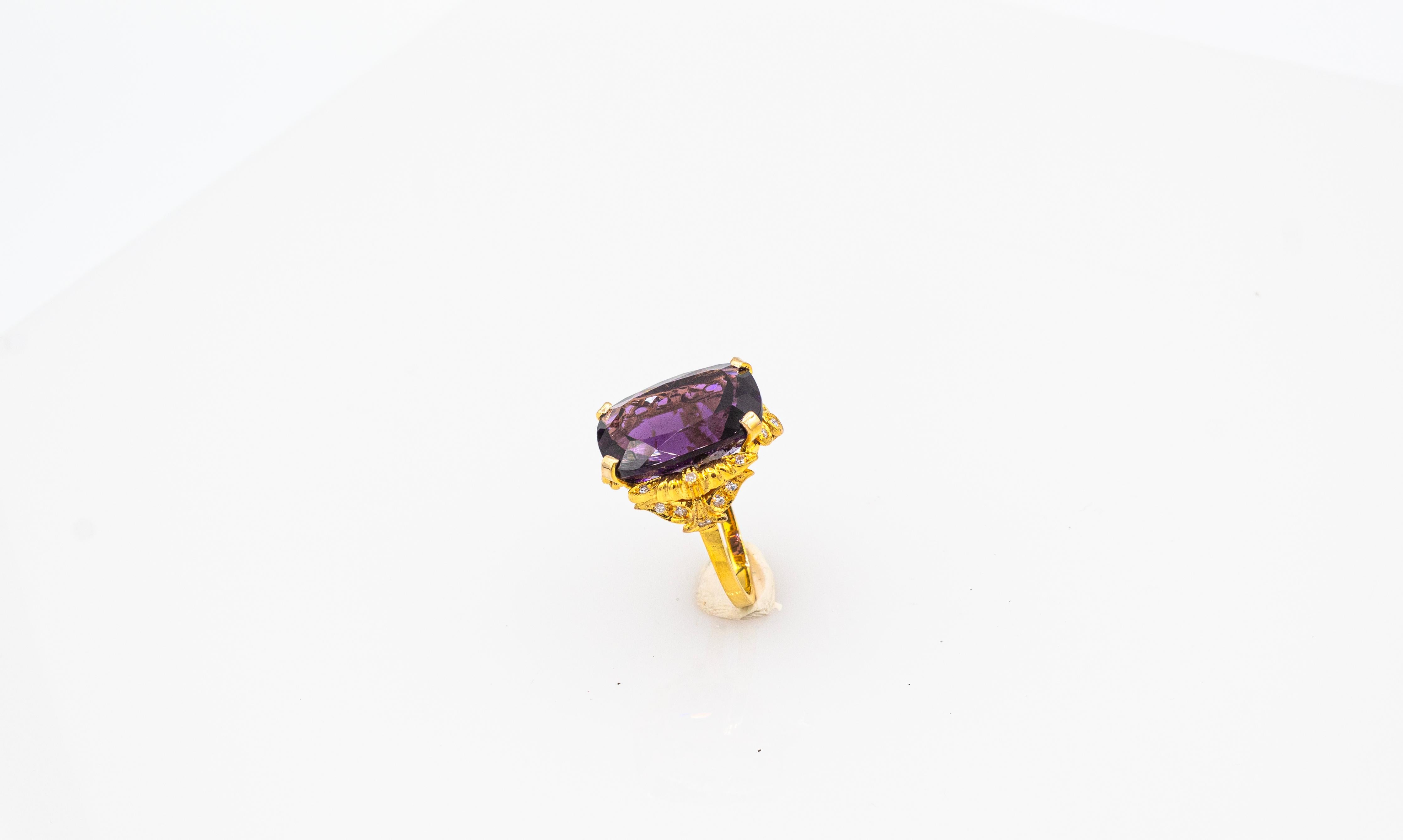 Art Deco Style Oval Cut Amethyst White Diamond Yellow Gold Cocktail Ring Corte redondo en venta