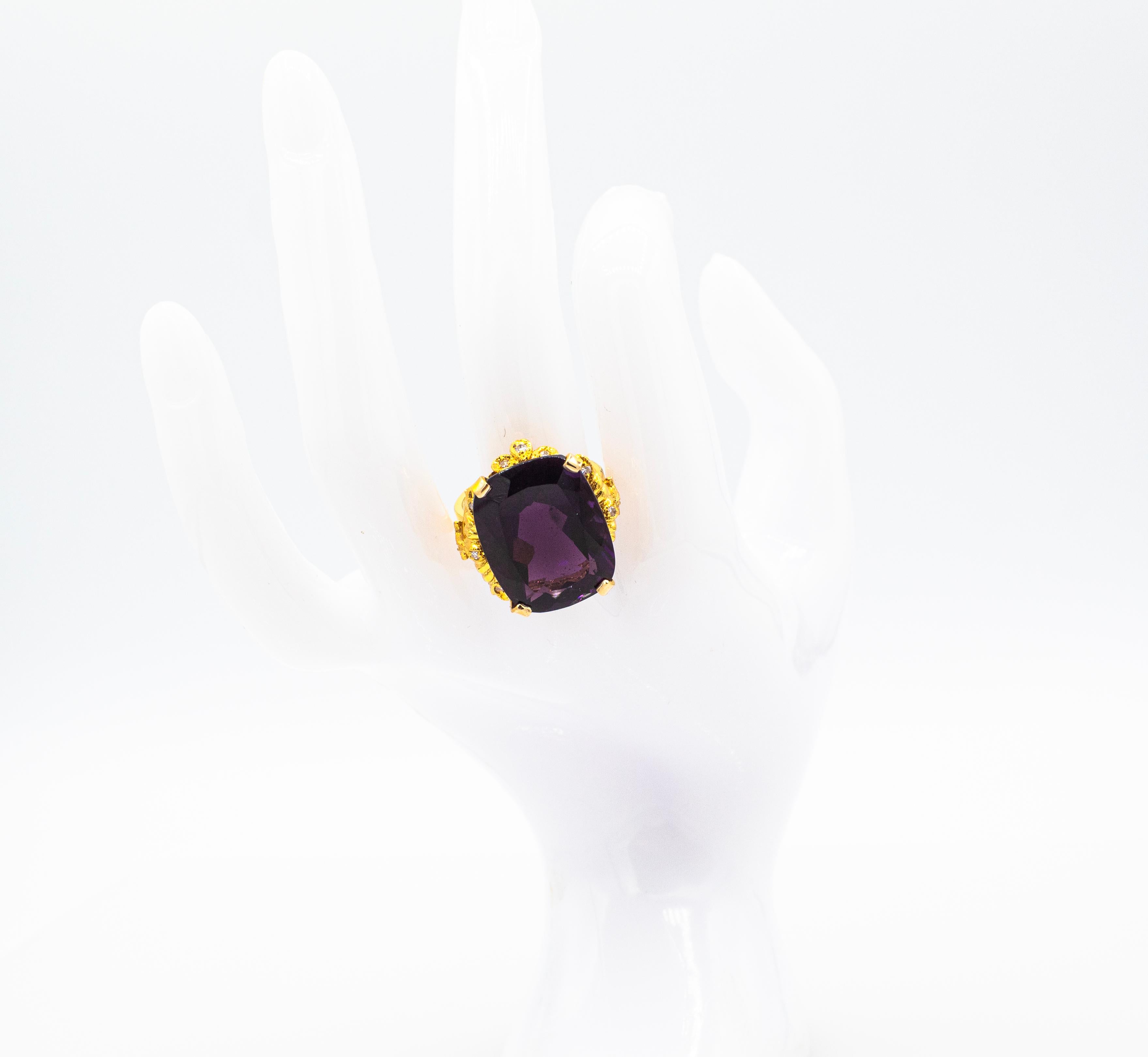 Art Deco Style Oval Cut Amethyst White Diamond Yellow Gold Cocktail Ring en venta 1