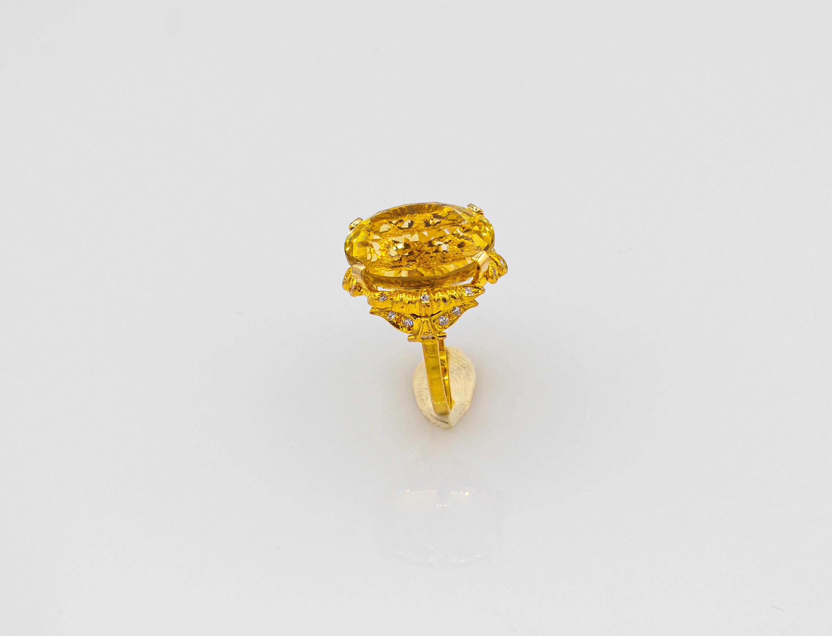 Bague cocktail de style Art déco en or jaune avec citrine ovale et diamants blancs Unisexe en vente