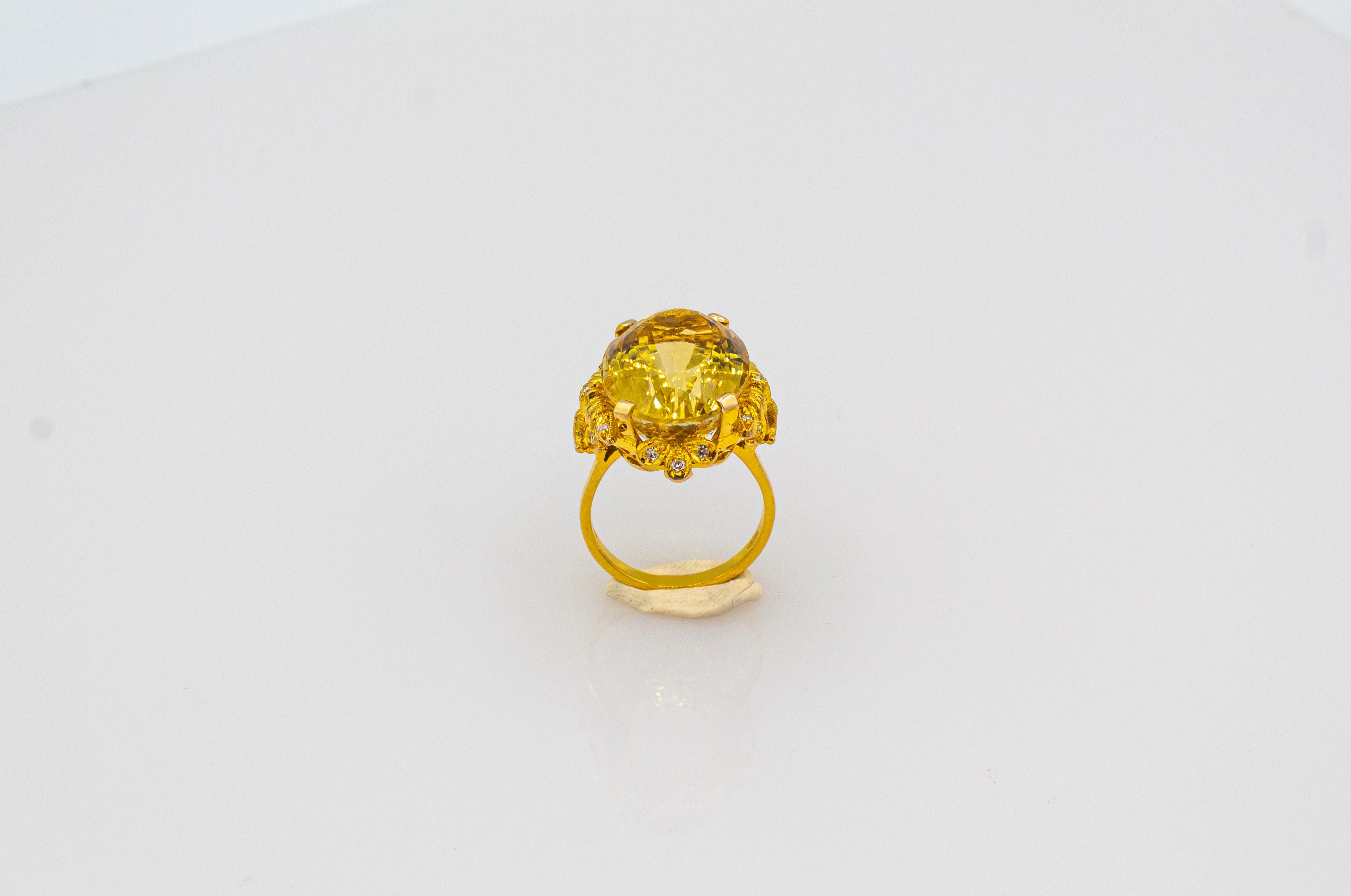 Bague cocktail de style Art déco en or jaune avec citrine ovale et diamants blancs en vente 1