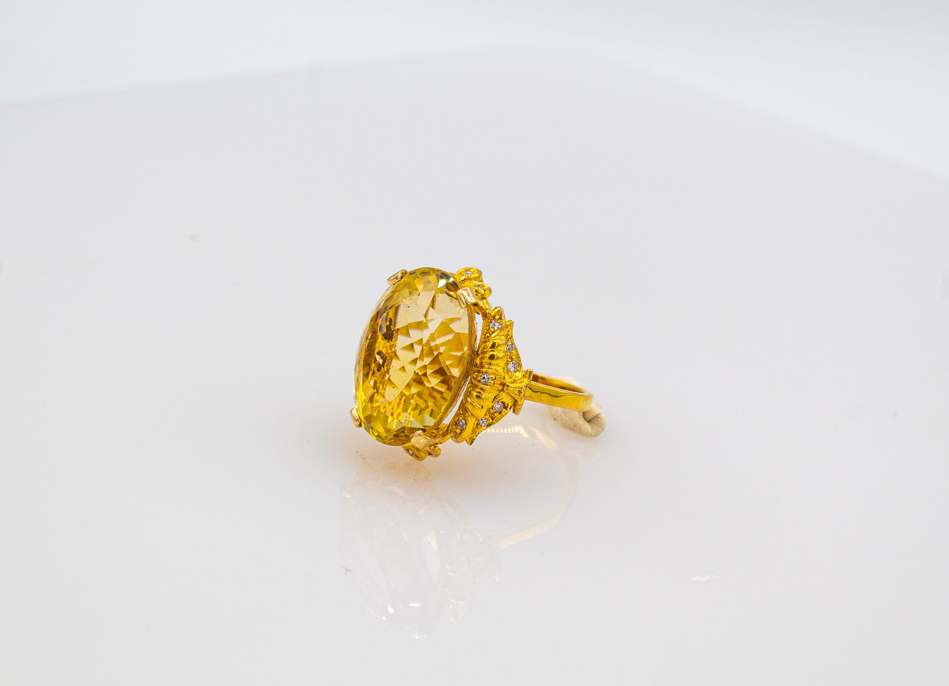 Bague cocktail de style Art déco en or jaune avec citrine ovale et diamants blancs en vente 3