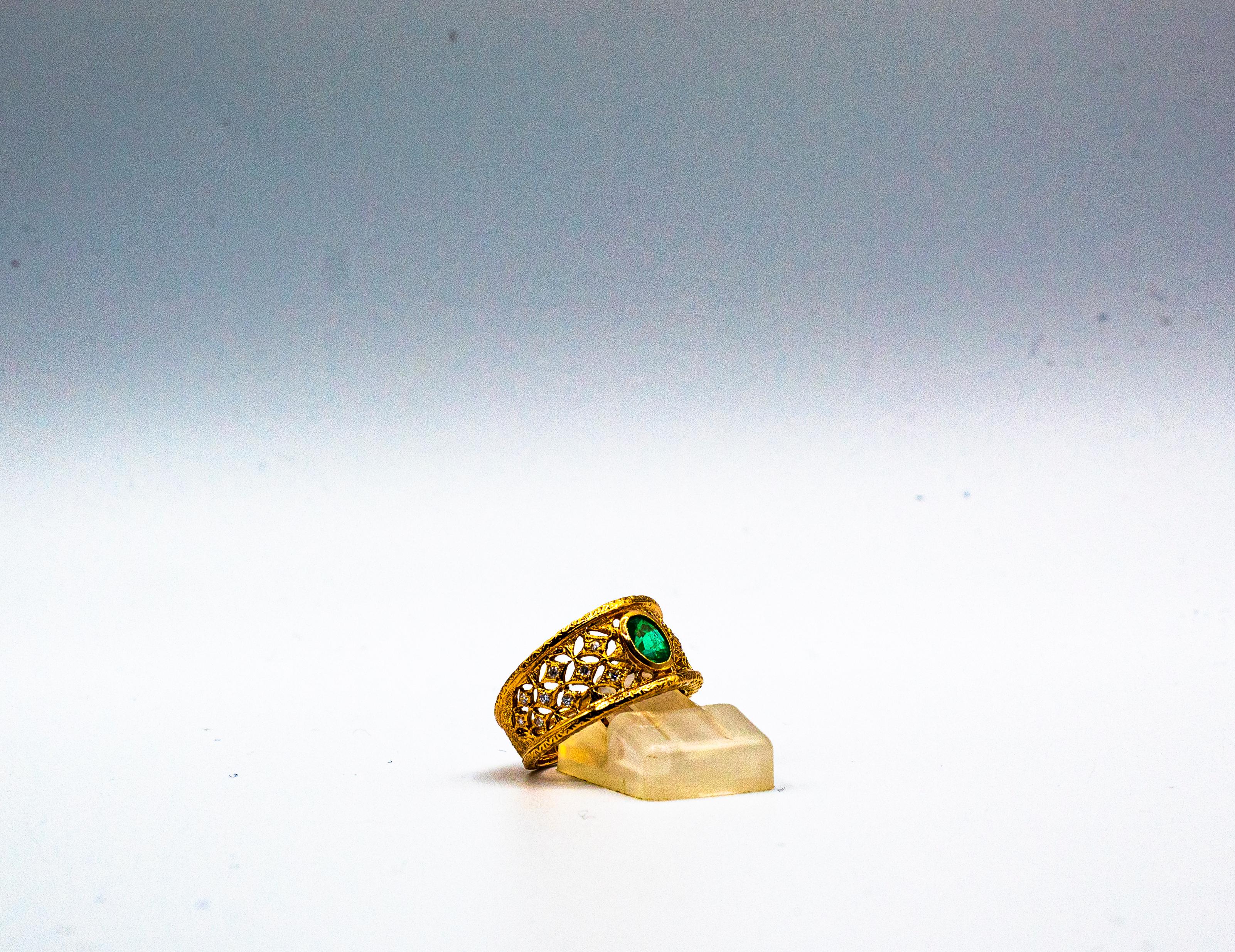 Bague cocktail en or jaune de style Art déco avec émeraude taille ovale et diamants blancs en vente 3