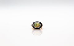 Anello da cocktail in oro giallo con diamante bianco e onice, stile Art Deco, taglio ovale.
