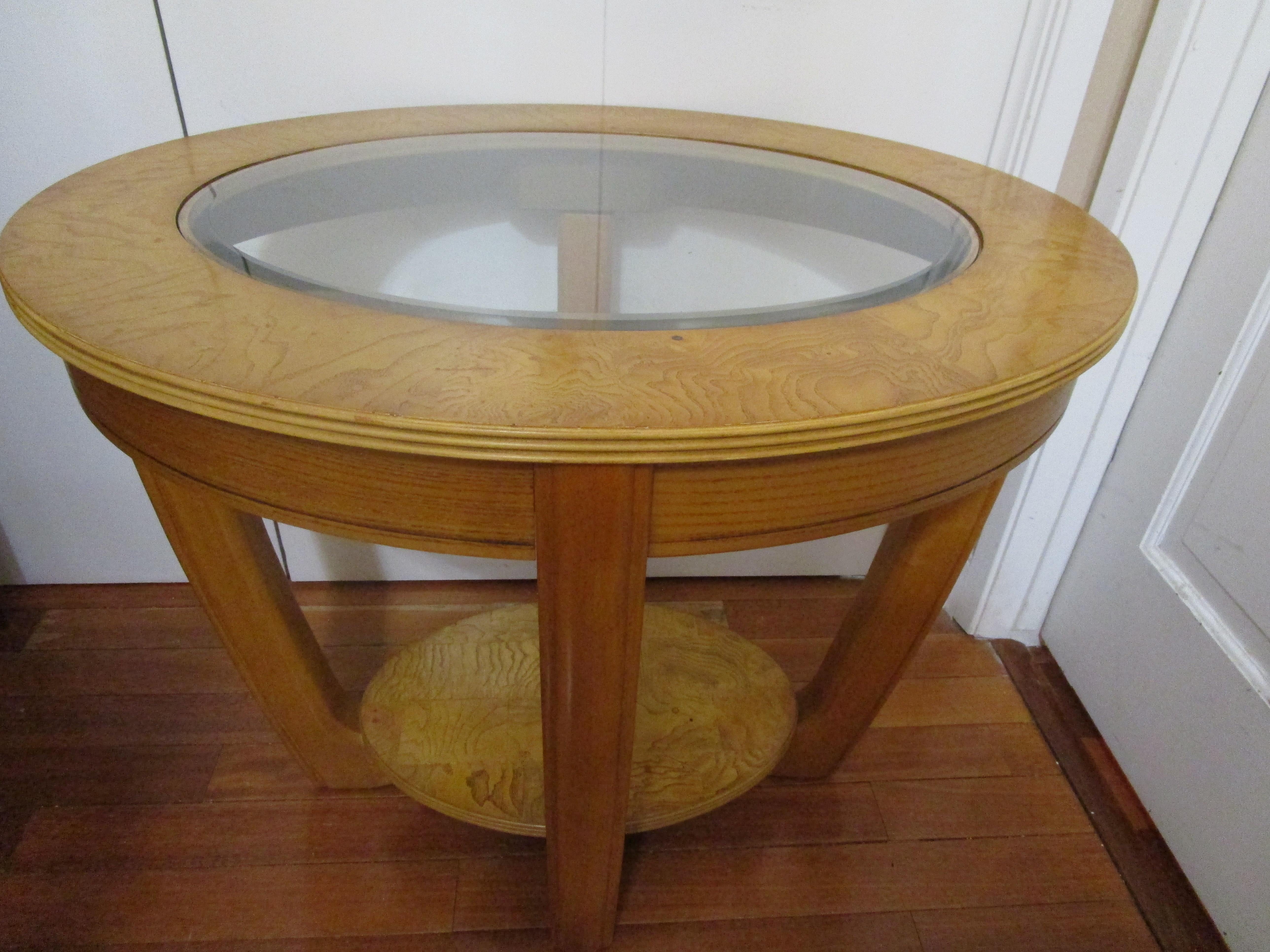 20ième siècle  Table basse ovale en orme de style art déco en vente
