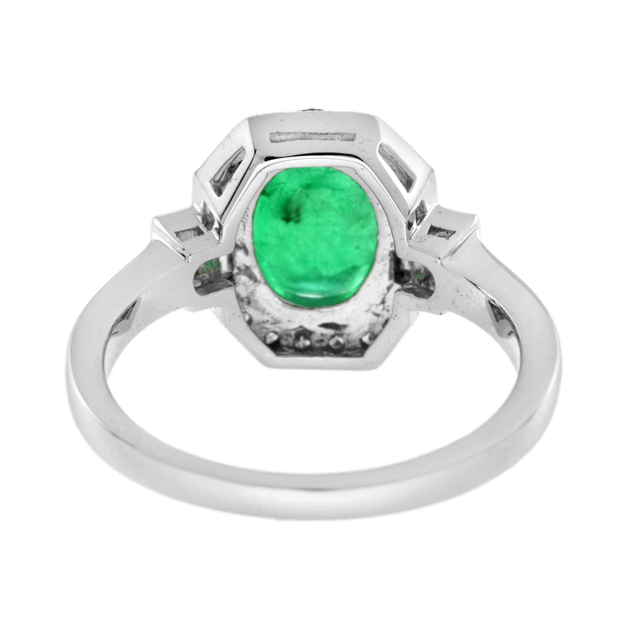 Taille ovale Art Deco Style Oval Shape Emerald & Diamond Halo Set 18K White Gold Ring en vente