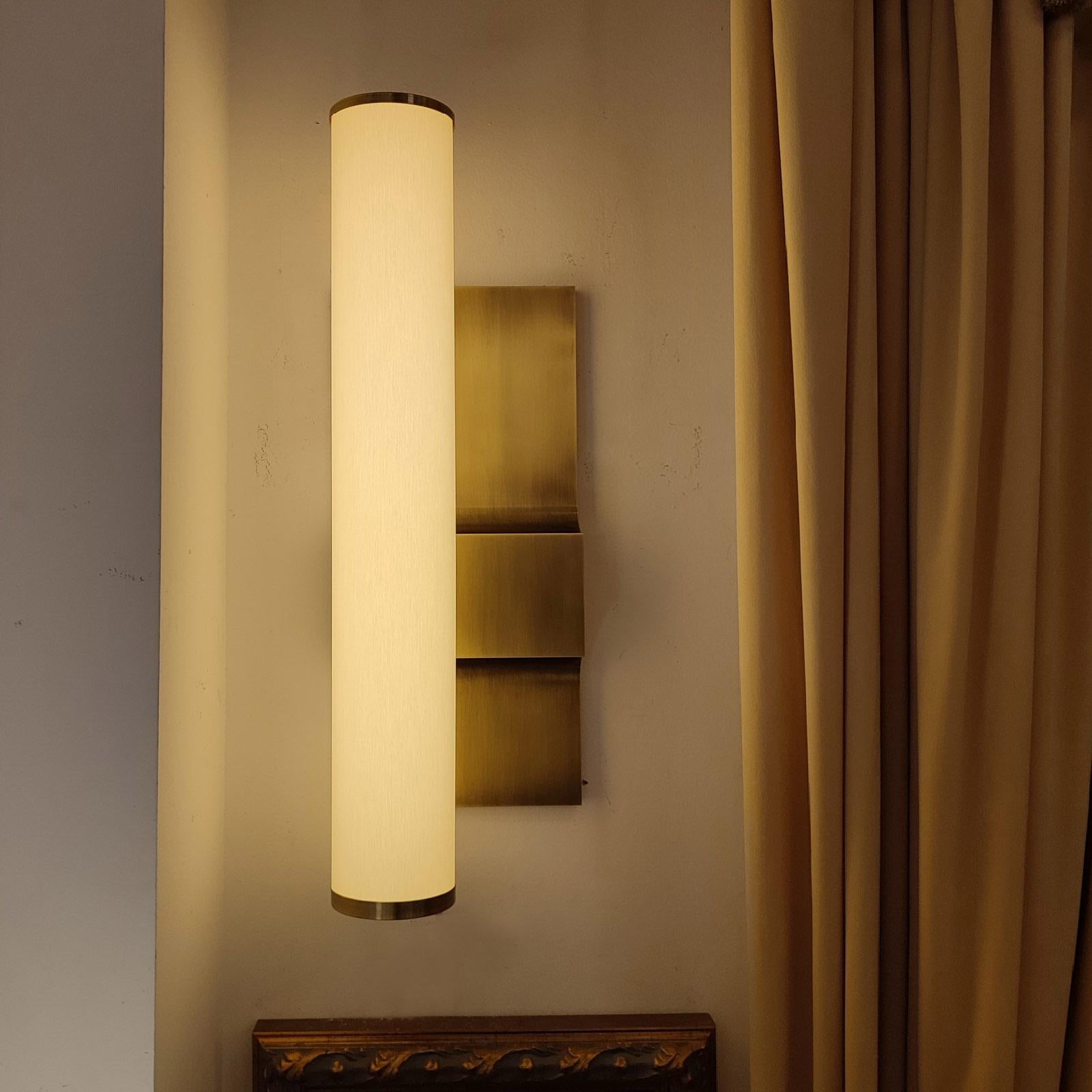 Pareja de apliques de latón estilo art déco Art Decó en venta