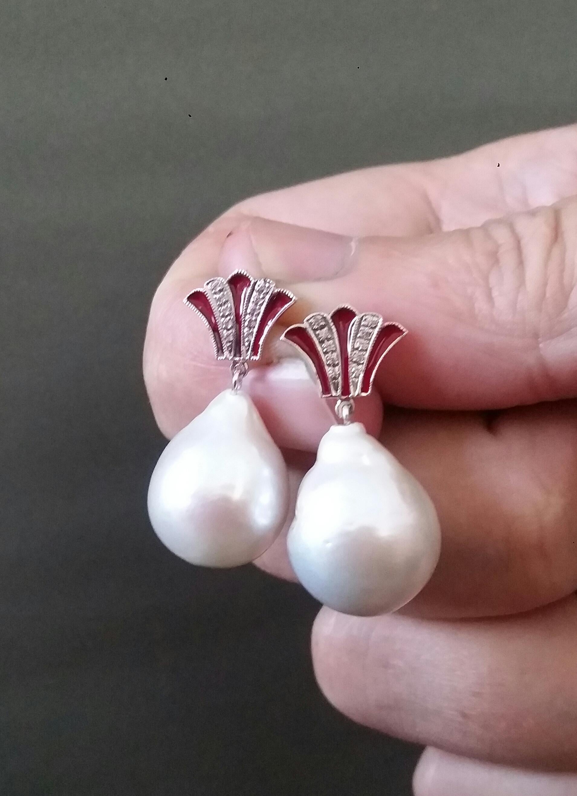 Orecchini a pera barocchi in stile Art Deco con perle e diamanti d'oro e smalto In condizioni buone in vendita a Bangkok, TH