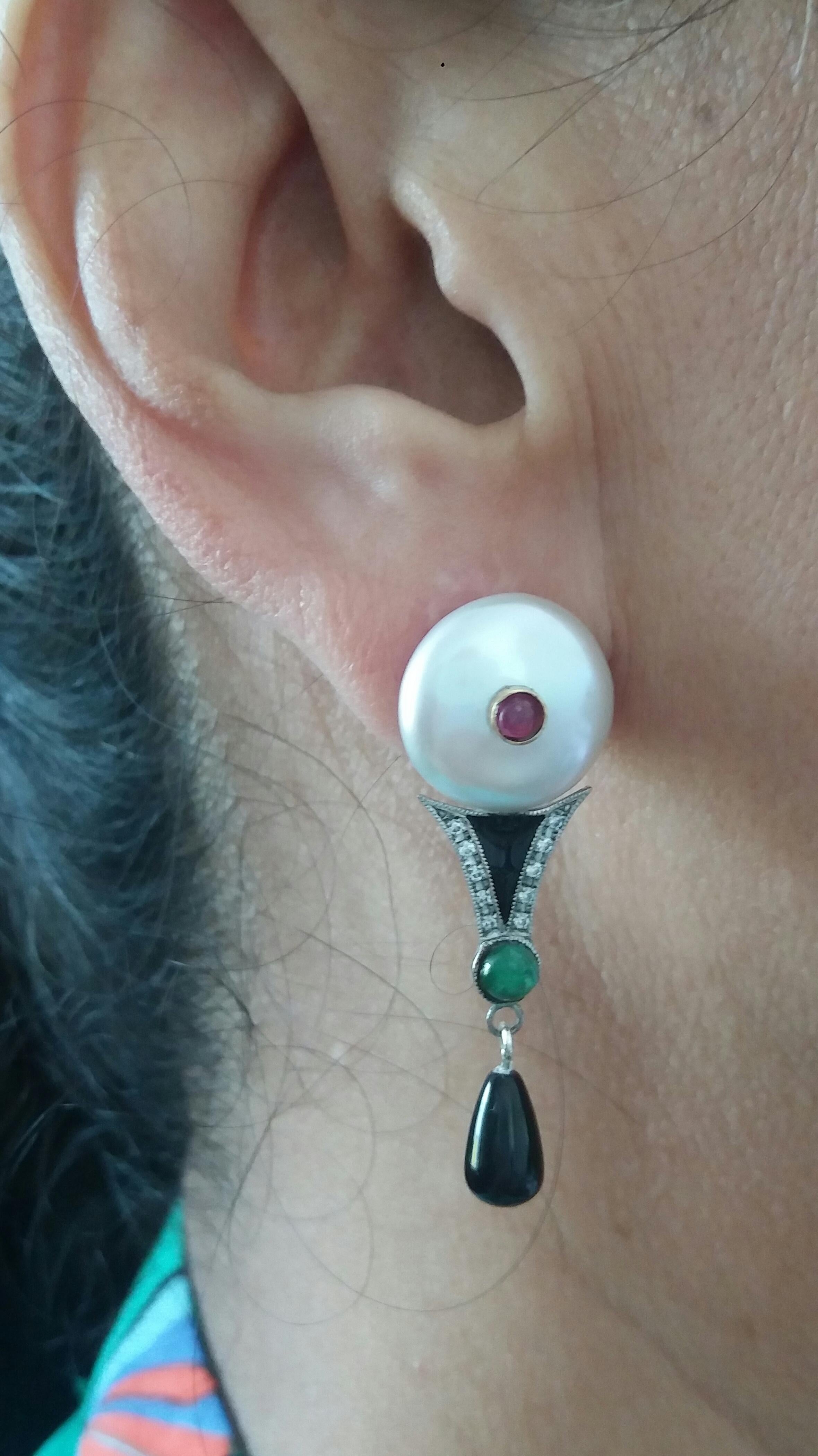Boucles d'oreilles en goutte de style Art déco en perles, rubis, émeraudes, or, diamants, onyx et jade en vente 7