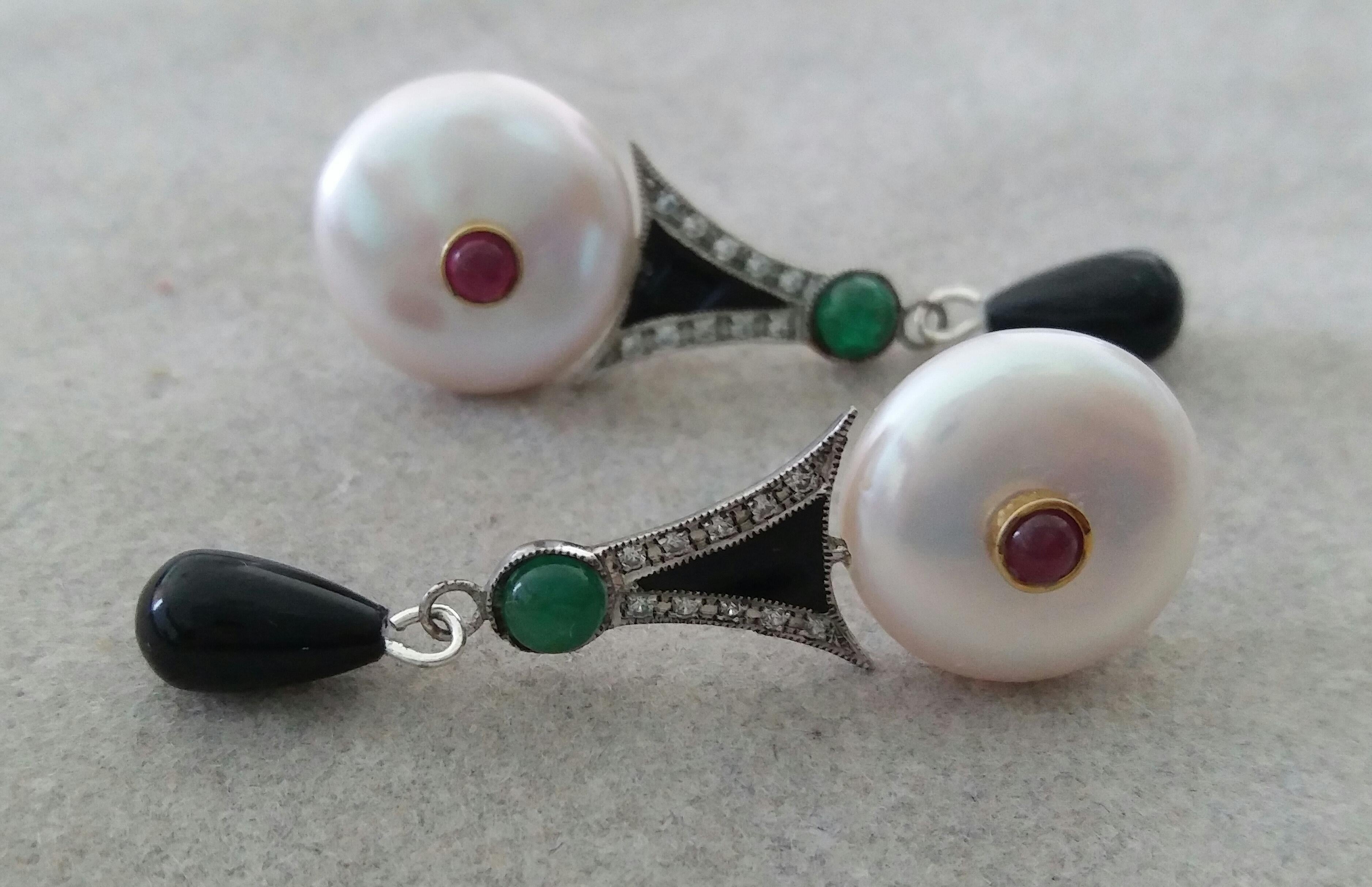 Boucles d'oreilles en goutte de style Art déco en perles, rubis, émeraudes, or, diamants, onyx et jade Pour femmes en vente