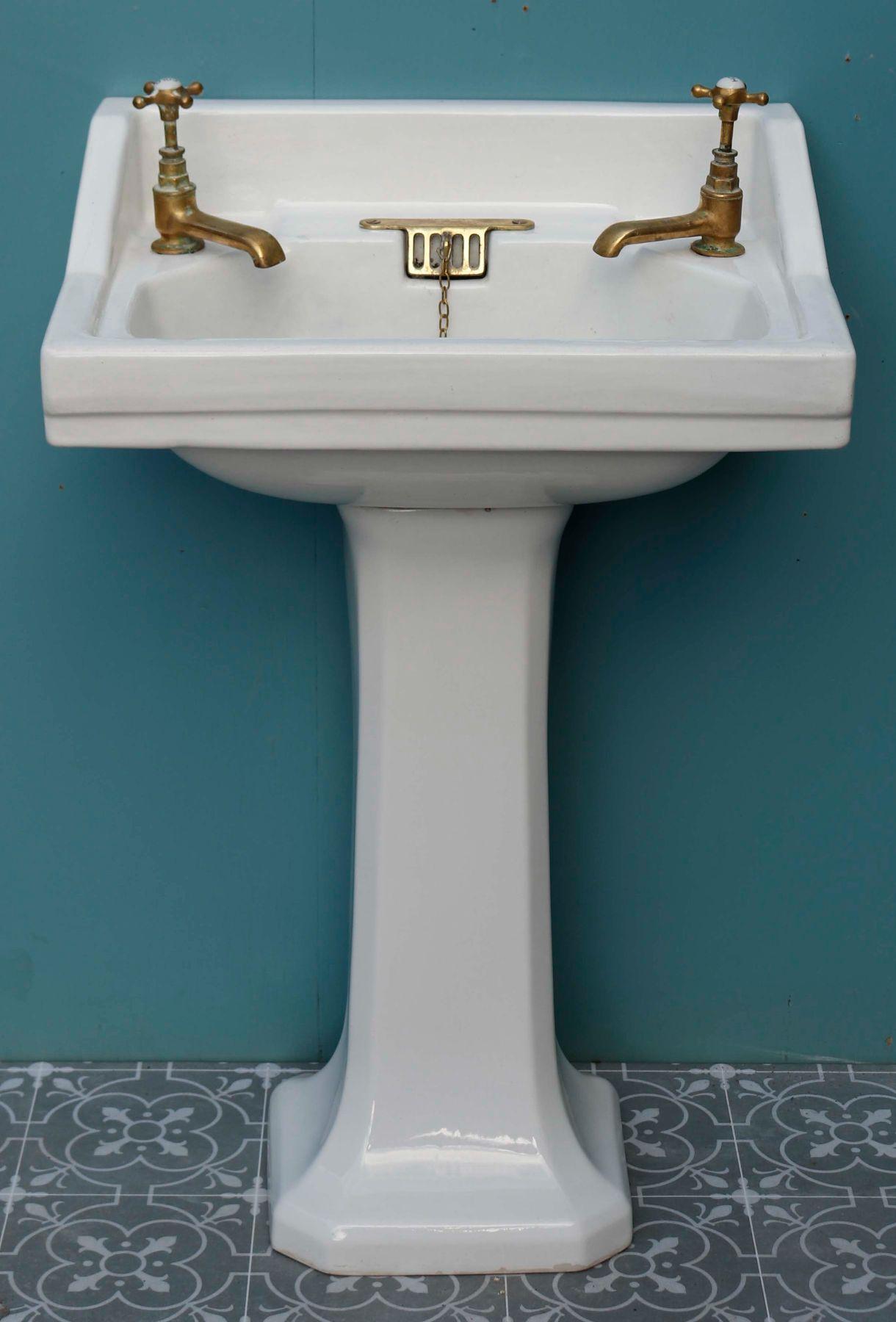 Art Deco Style Pedestal Sink In Good Condition In Wormelow, Herefordshire