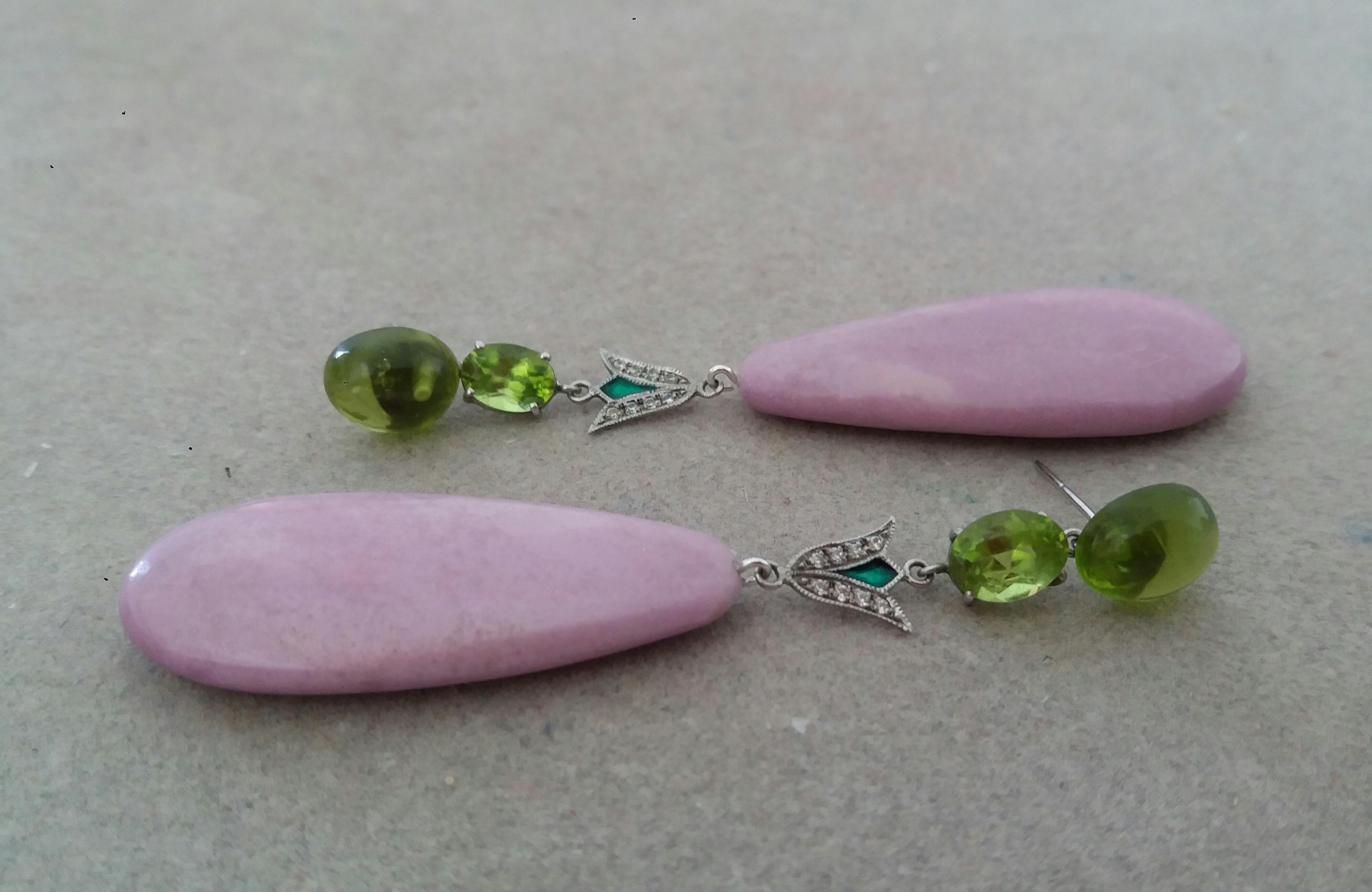 Taglio misto Orecchini a goccia in stile Art Deco con peridoto e fosfosiderite, oro e diamanti e smalto verde in vendita