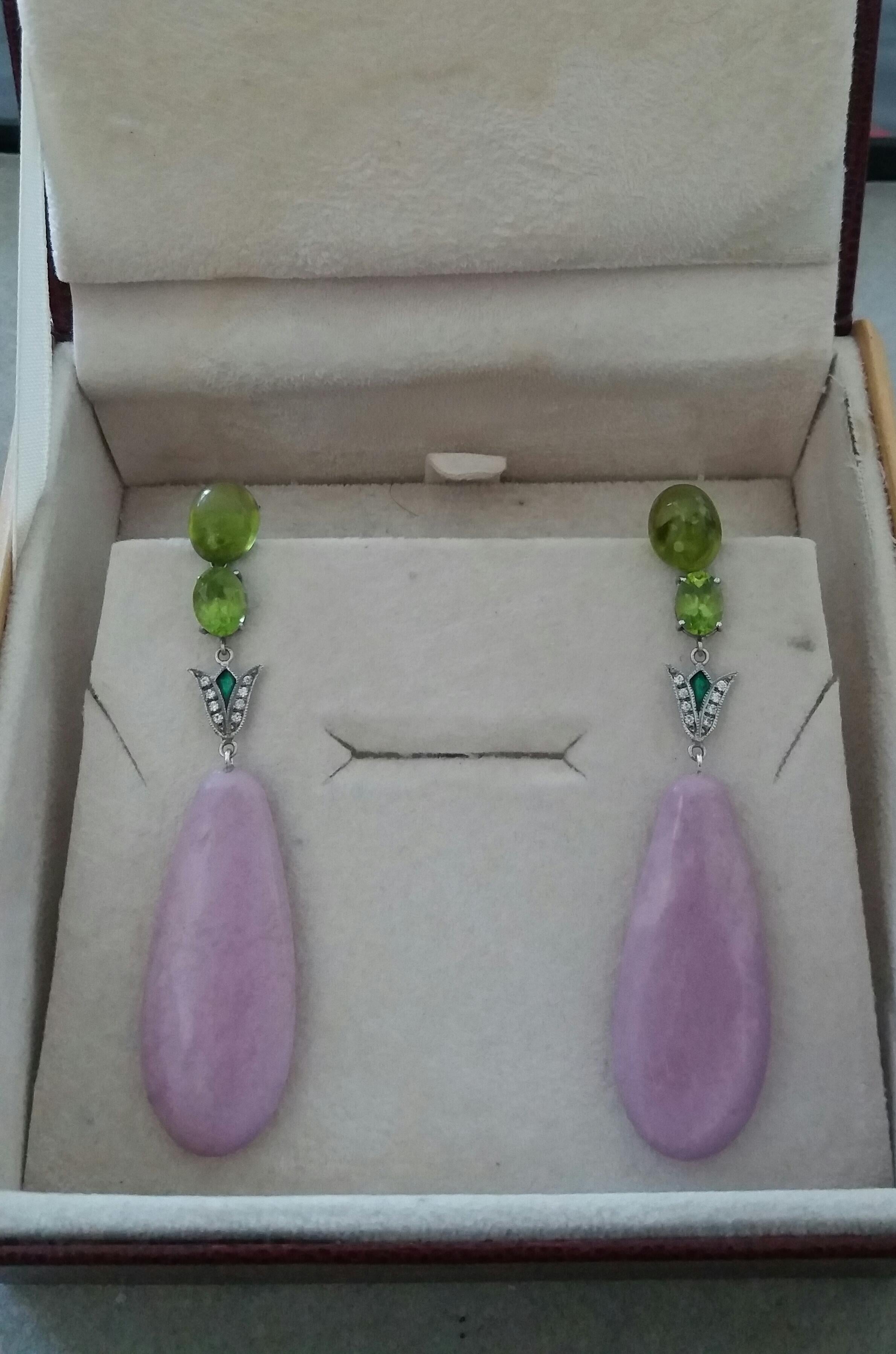 Donna Orecchini a goccia in stile Art Deco con peridoto e fosfosiderite, oro e diamanti e smalto verde in vendita