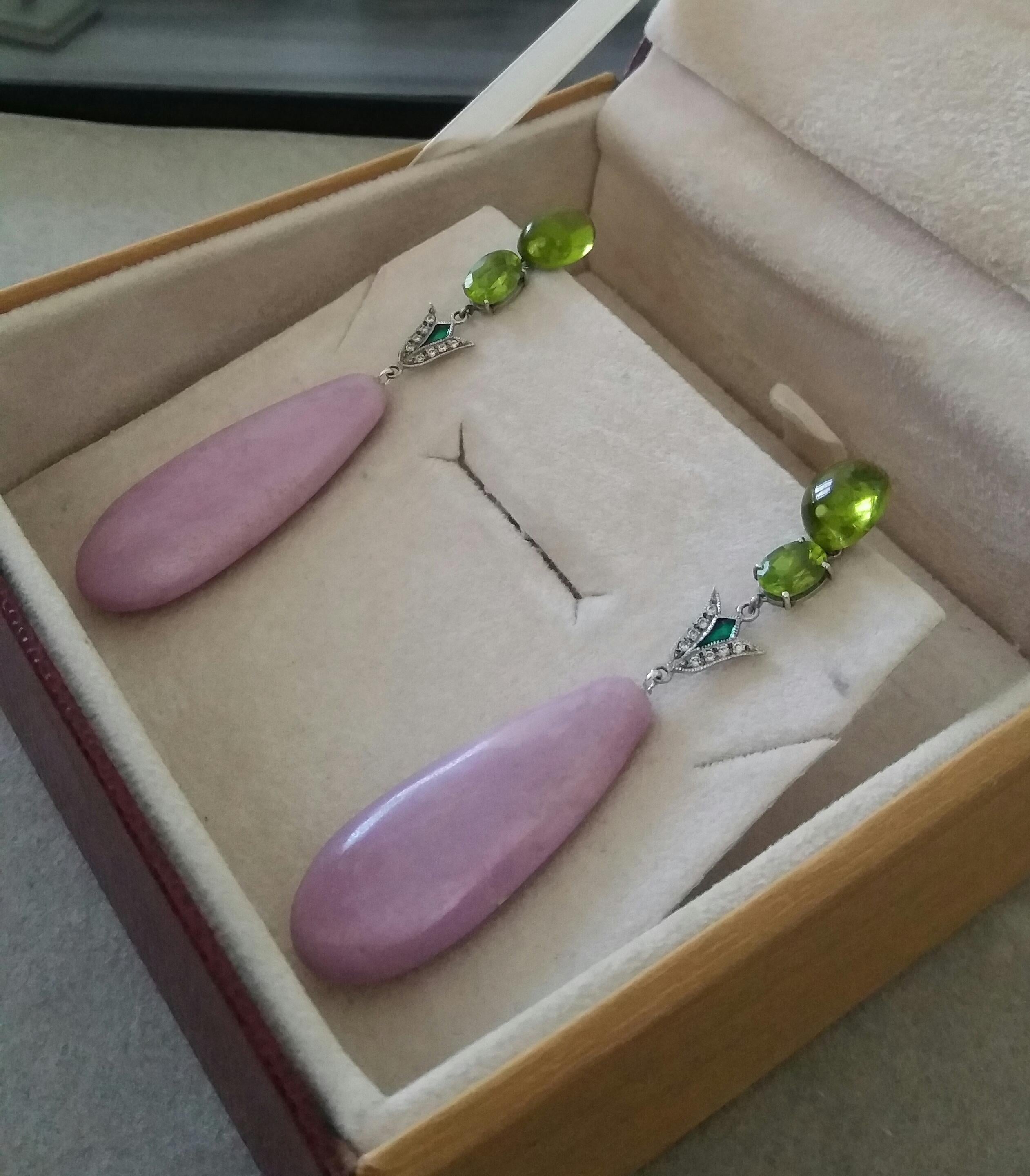 Orecchini a goccia in stile Art Deco con peridoto e fosfosiderite, oro e diamanti e smalto verde in vendita 1