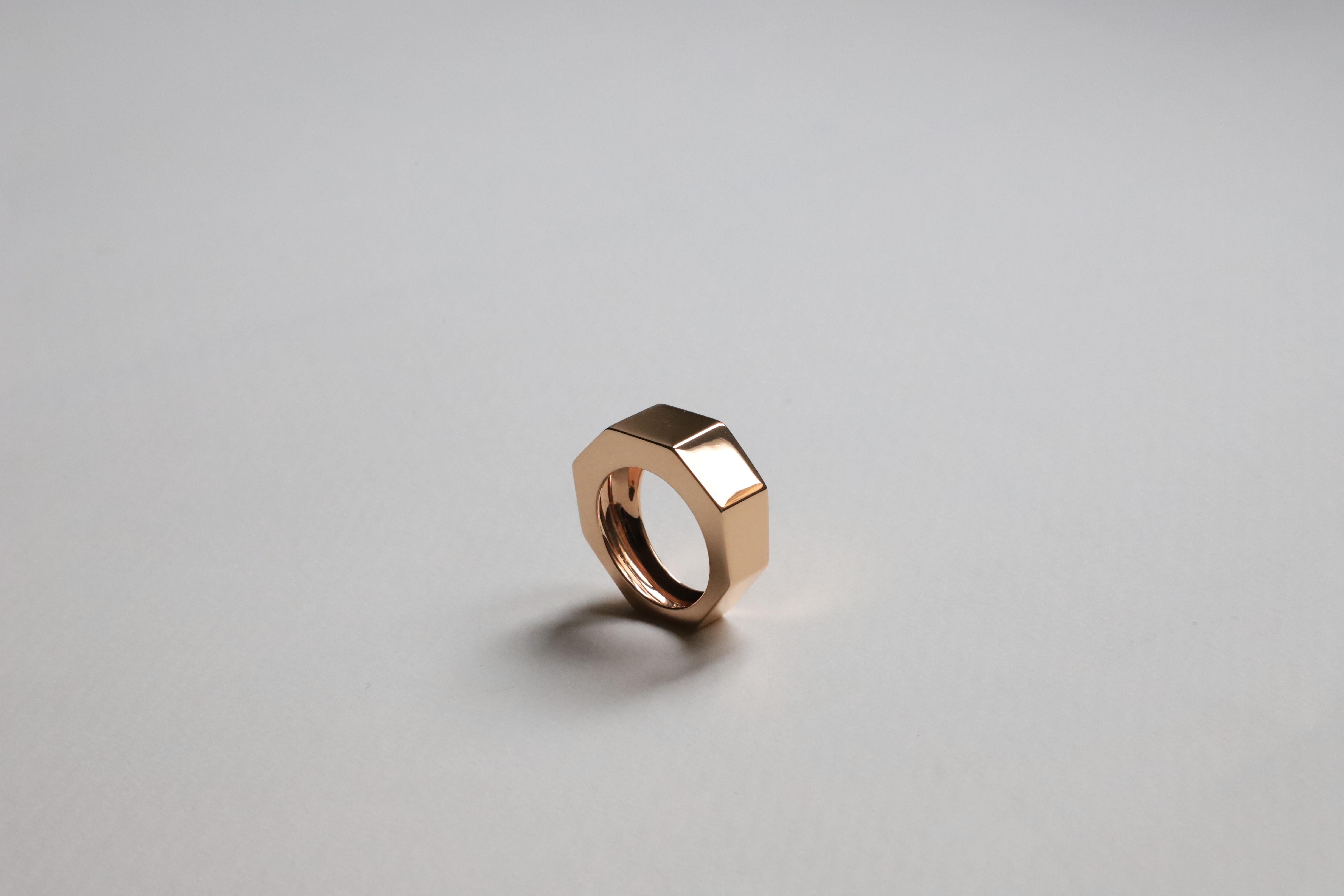 Art Deco Stil Personalisierter 18 Karat Gold Unisex-Ring mit modernem Design im Art déco-Stil im Zustand „Neu“ im Angebot in Rome, IT
